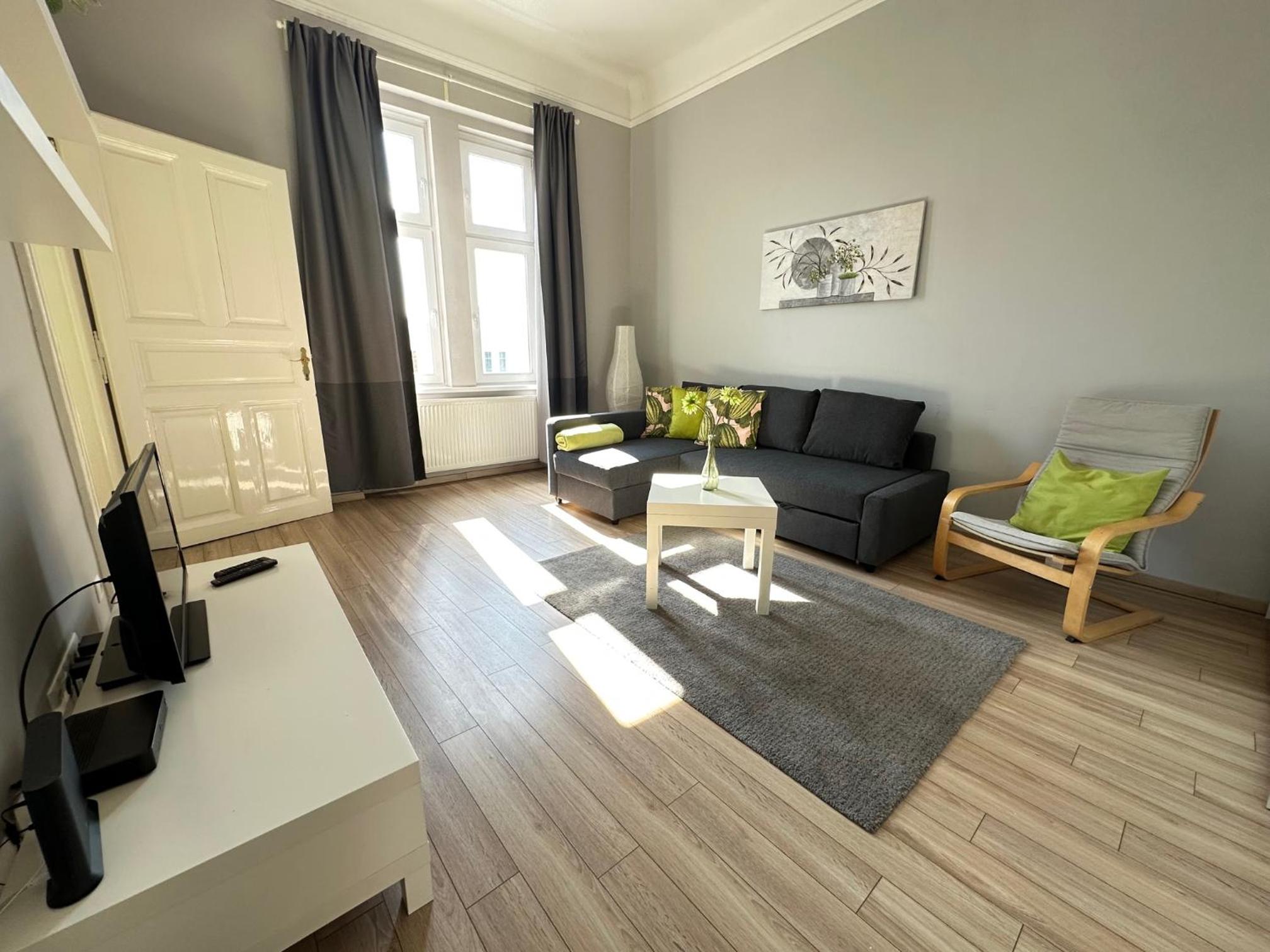 ORANGEHOMES One Bedroom Cozy Apartment view 2
