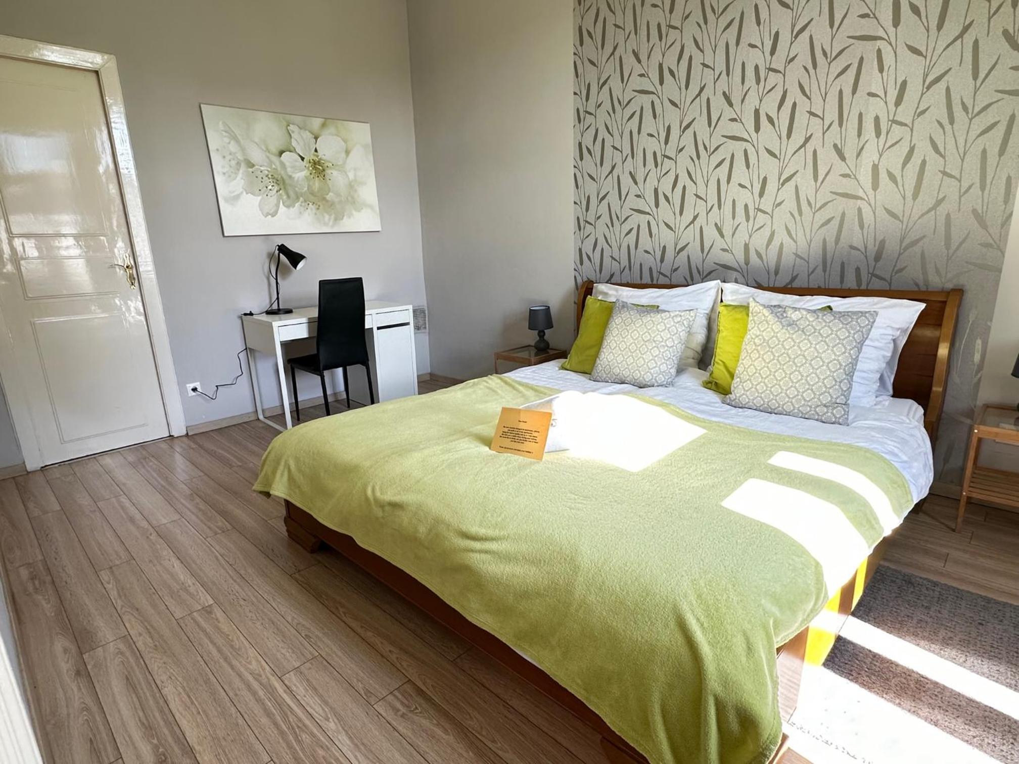 ORANGEHOMES One Bedroom Cozy Apartment