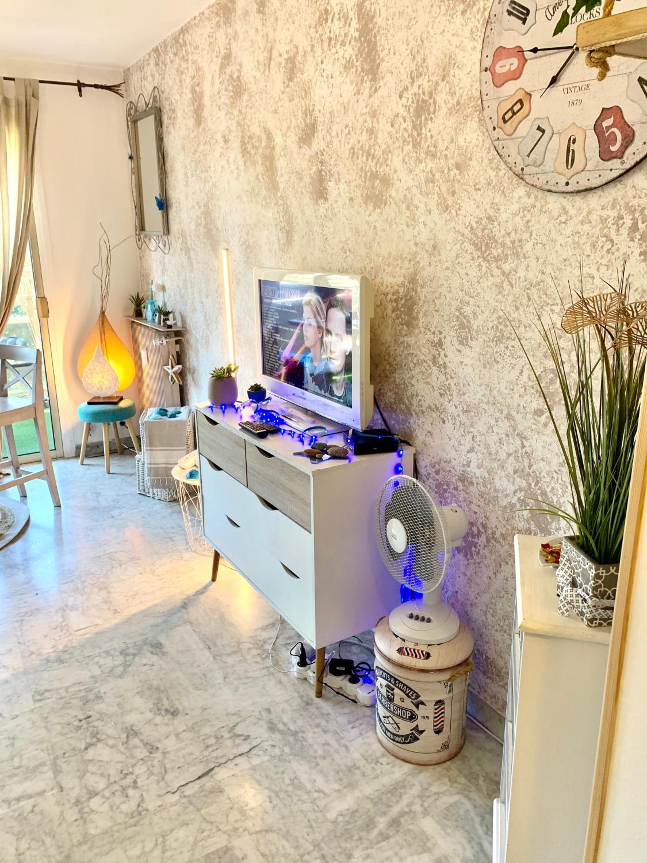 Luxurious Studio in Cannes 450m from sea with Terrace Luxurious Studio in Cannes 450m from sea with Terrace and Air Conditioning and private Parking photo 4