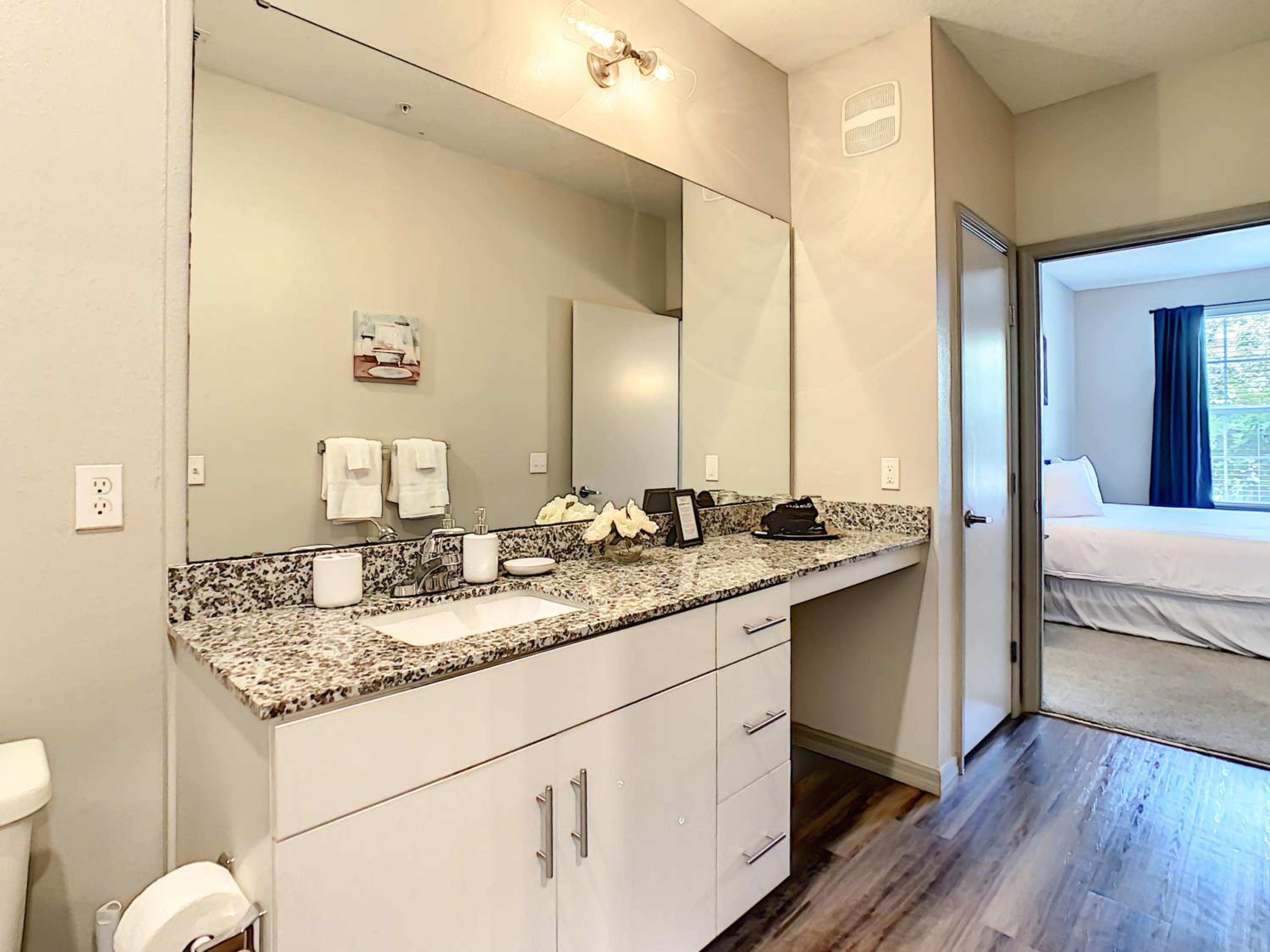 King Bed, Great Amenities, And Disney Calling You