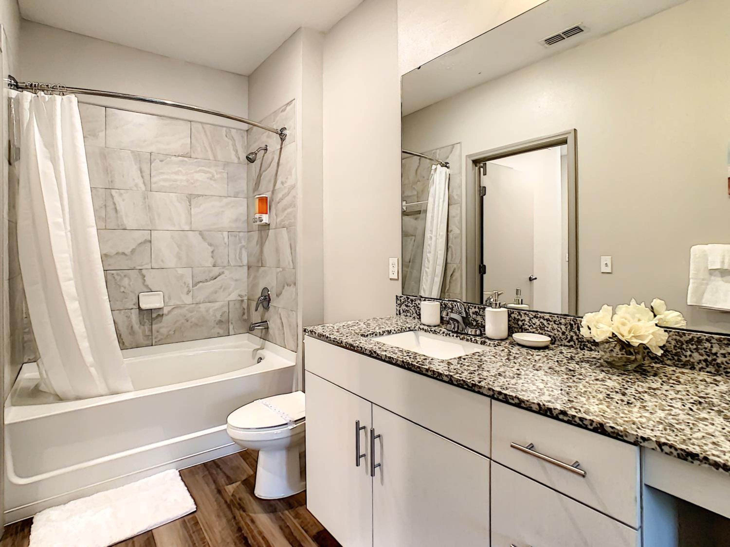 King Bed, Great Amenities, And Disney Calling You