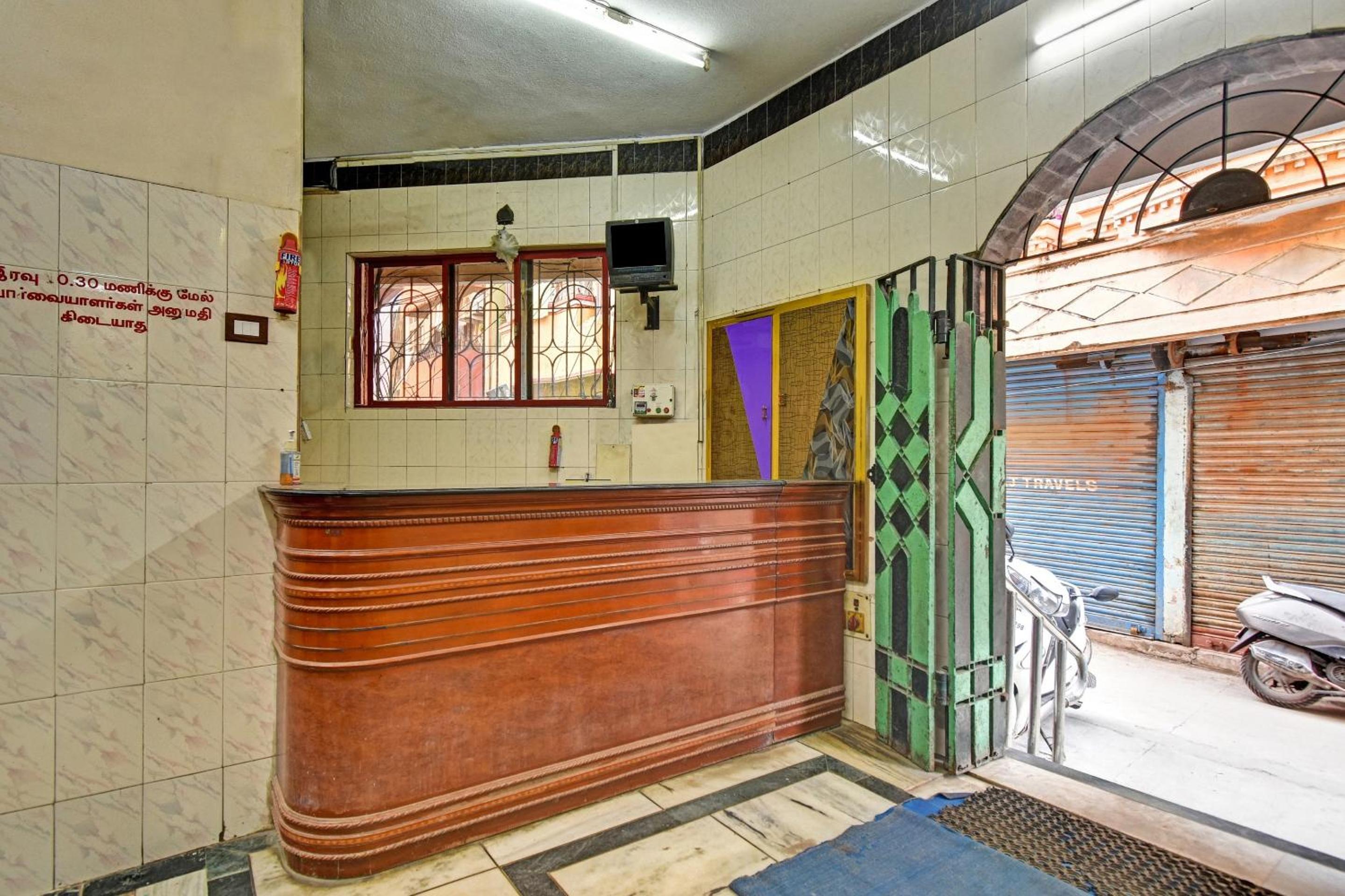 OYO 86379 Dream Palace Guest House Near Marina Beach