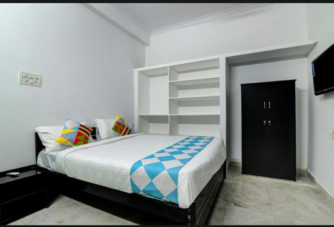 OYO Home Peaceful Stay Villa Near Miraj Cinemas - Shalini Shivani view 3