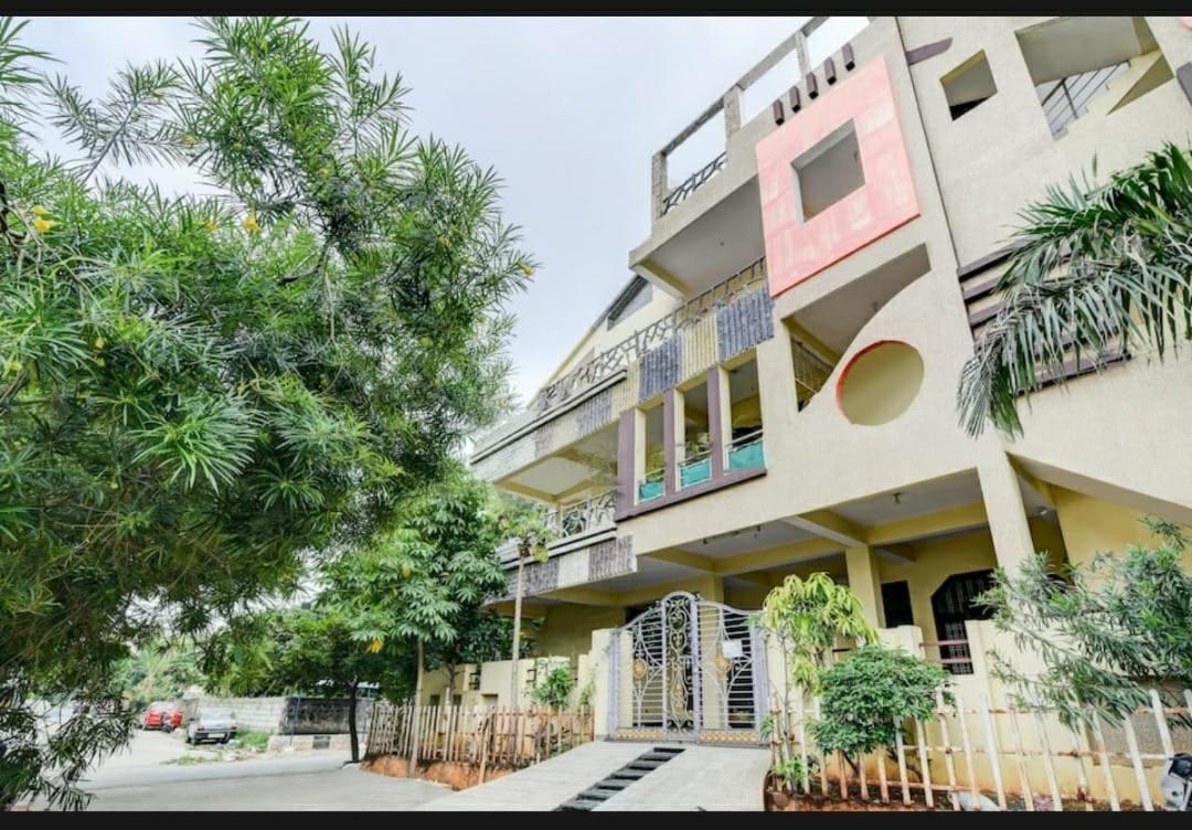OYO Home Peaceful Stay Villa Near Miraj Cinemas - Shalini Shivani view 4