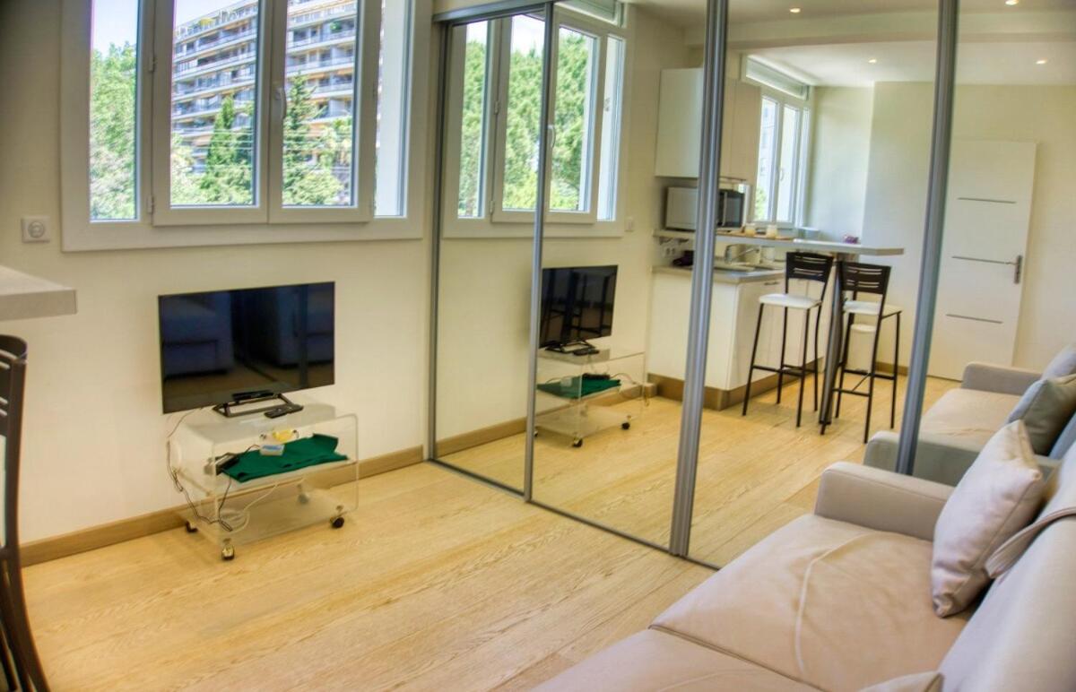 Cannes charming studio 50 meters from the beach !! photo 2