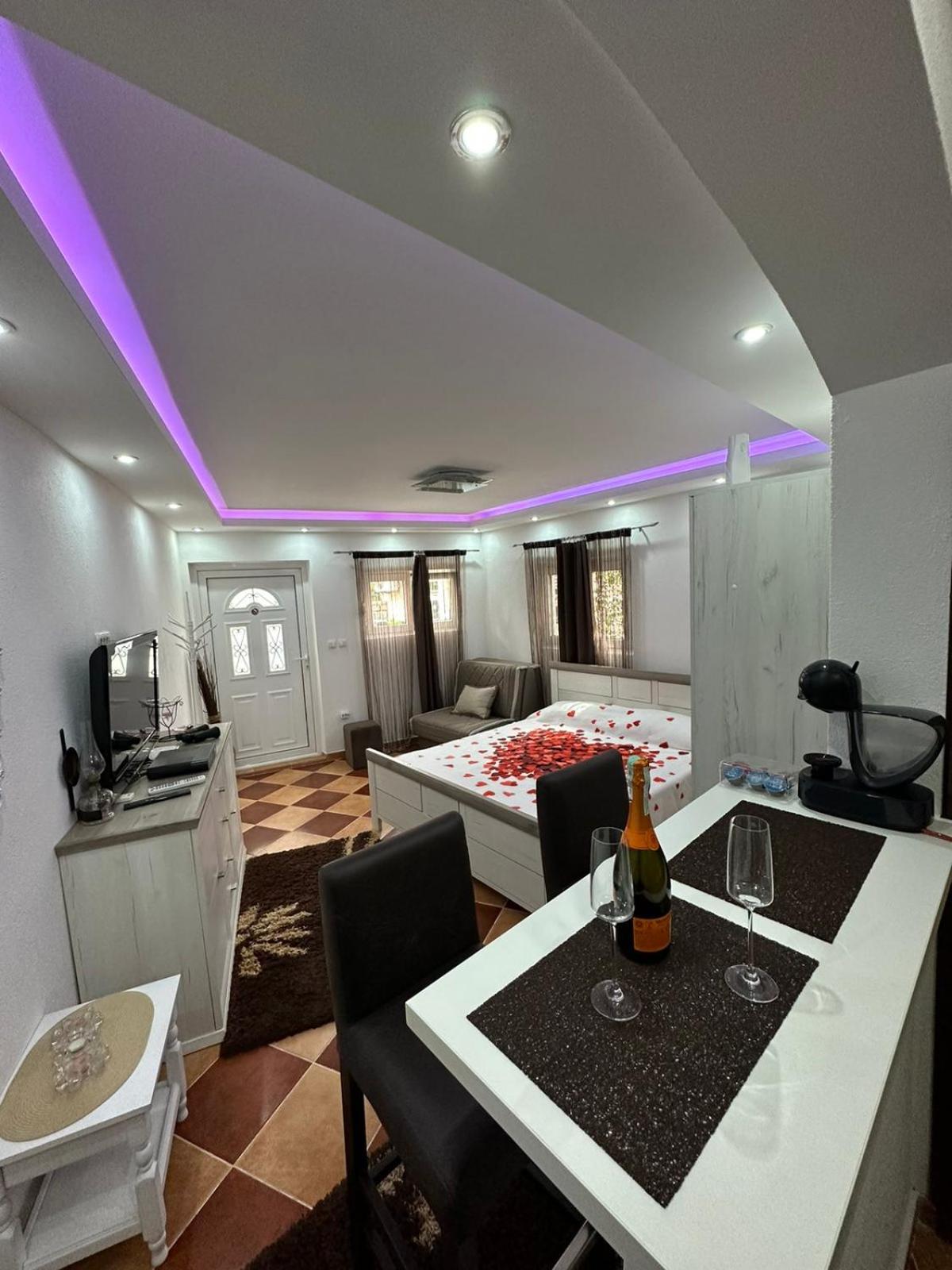 Sunshine Apartment with Private Pool and Parking photo 5
