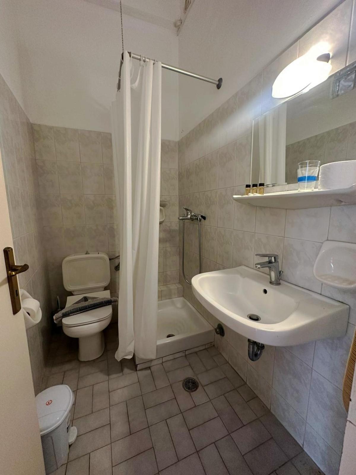 Loutraki Vacations - Vassilikon Hotel - Property Image 18