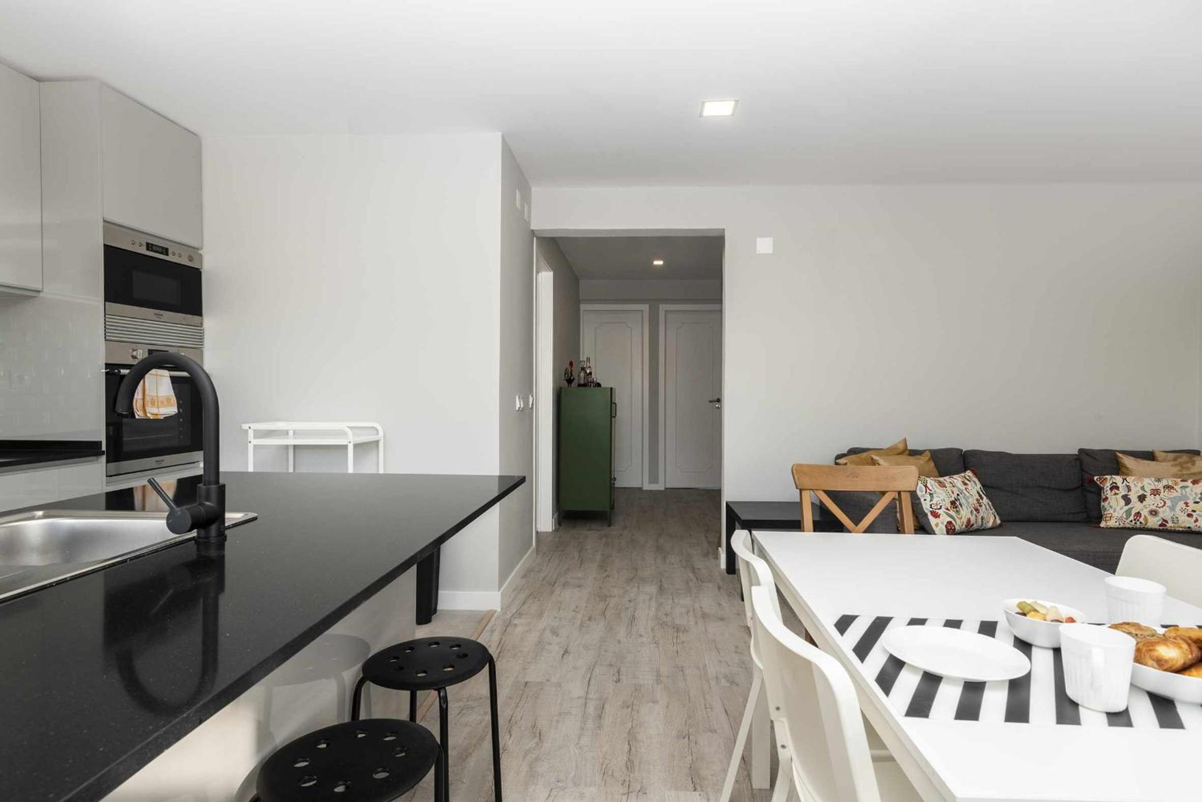 Cozy Apartment With Sea View in Estoril