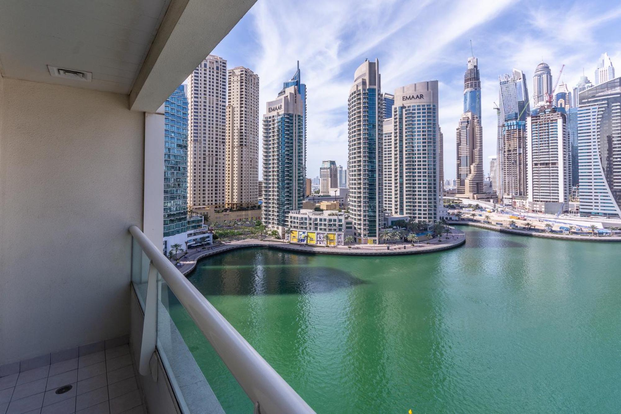 LUX Spectacular Dubai Marina View Apartment
