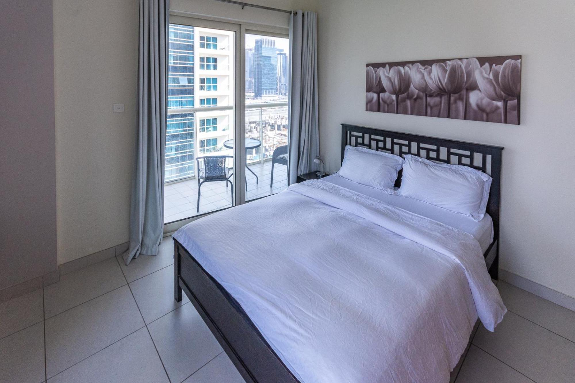 LUX Spectacular Dubai Marina View Apartment