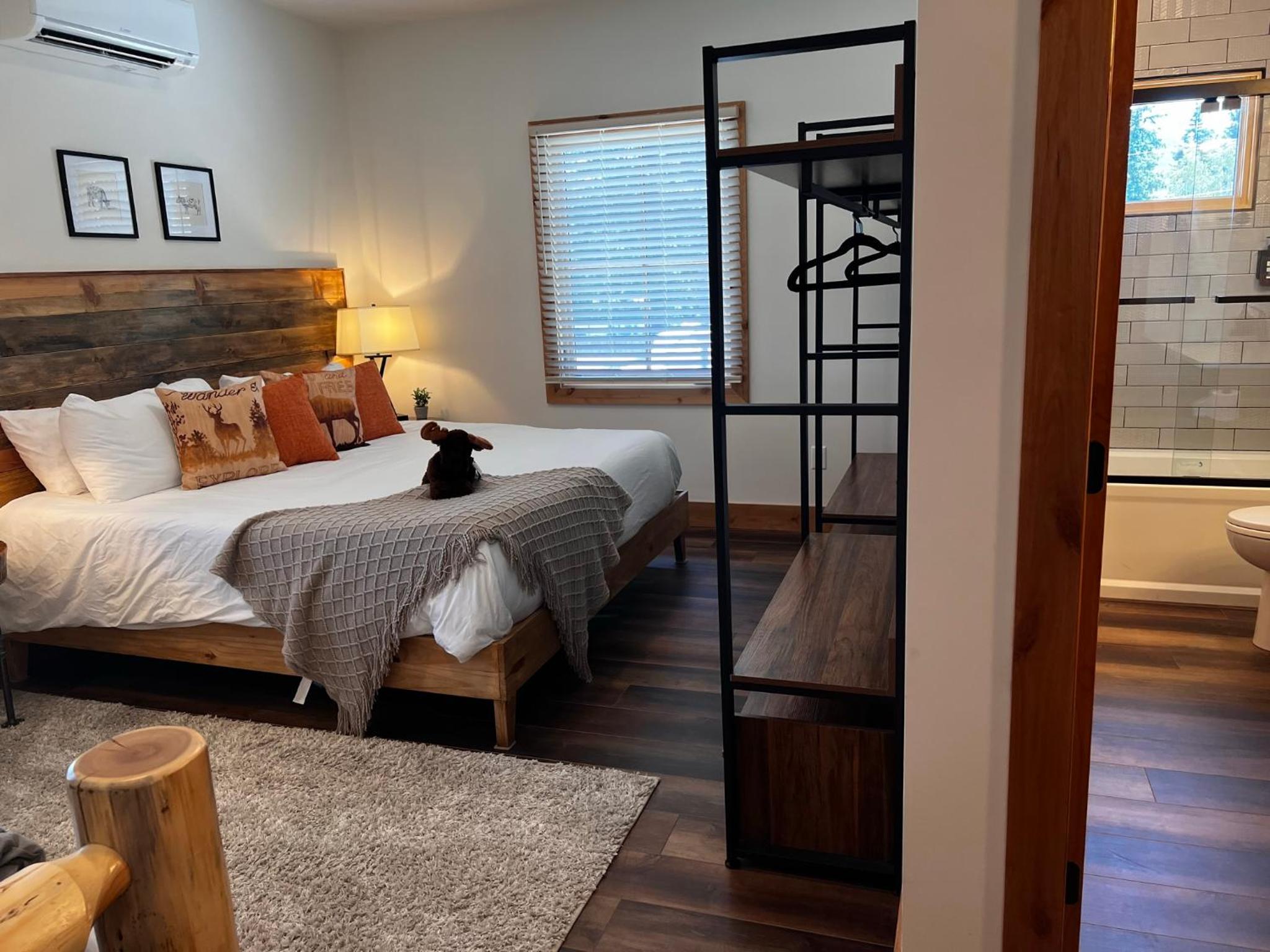 Enchantment Lodges - 5 min walk to downtown view 2