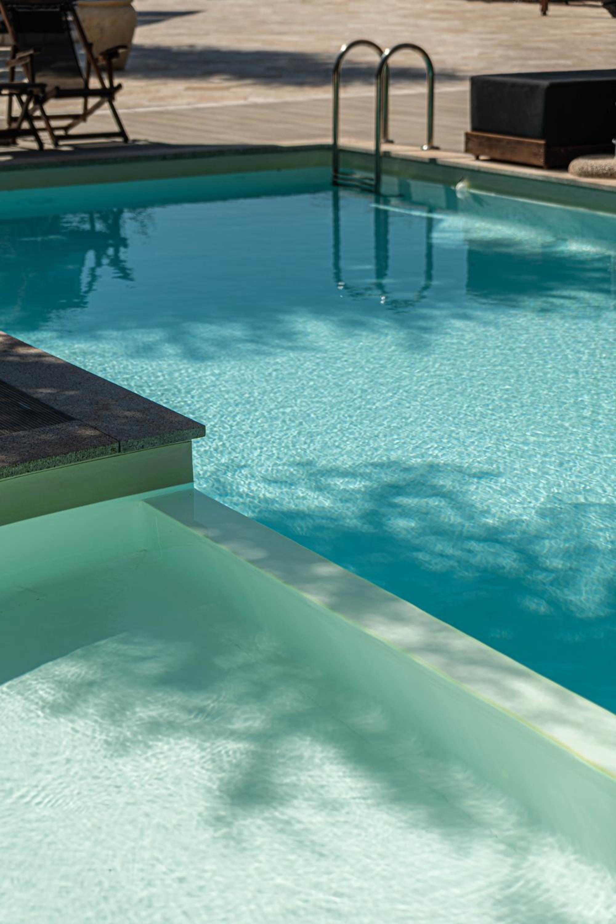 F & S LOUNGE SUITES photo 5