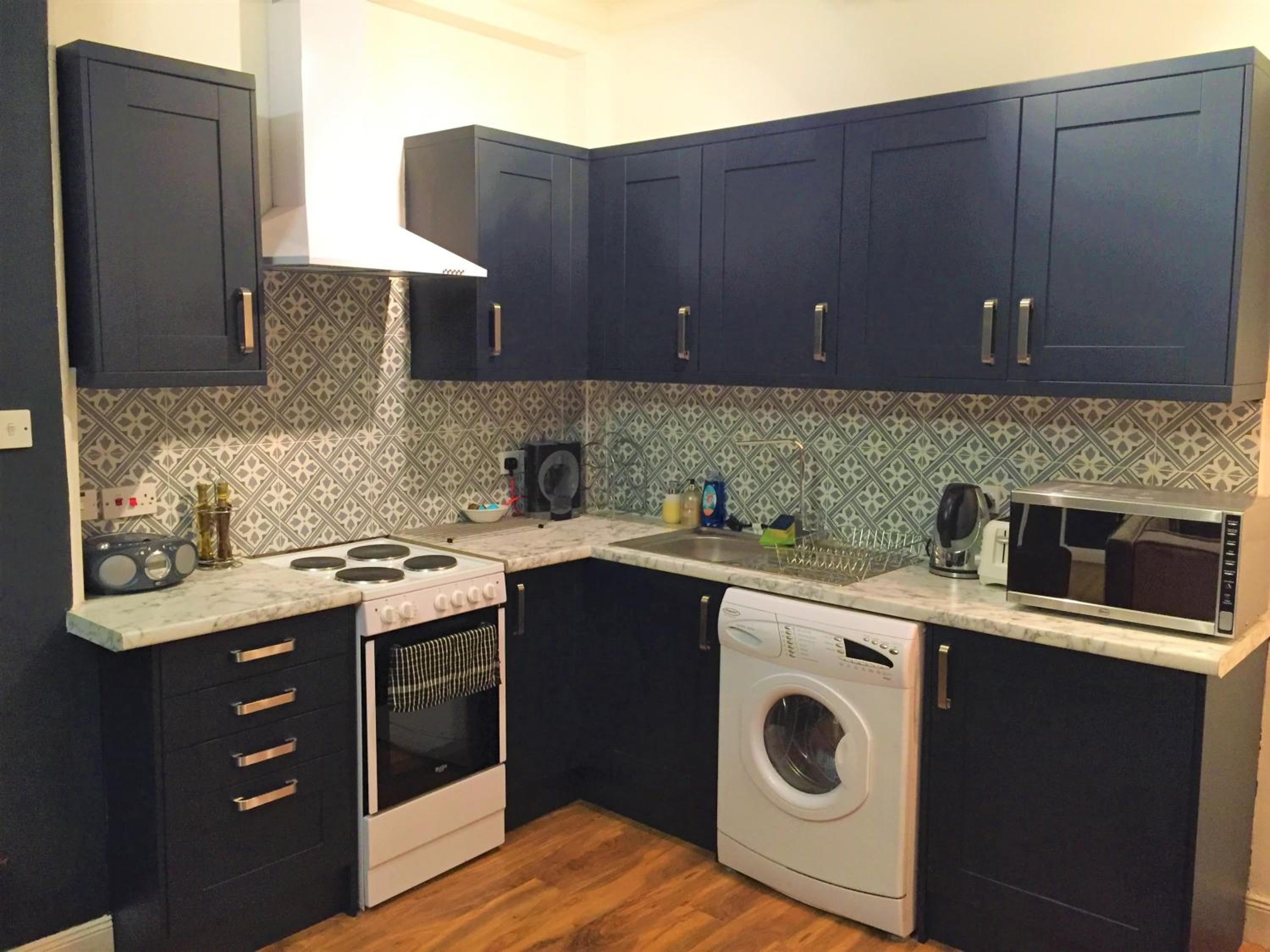 Glamours stylish Victorian apartment near city centre view 3