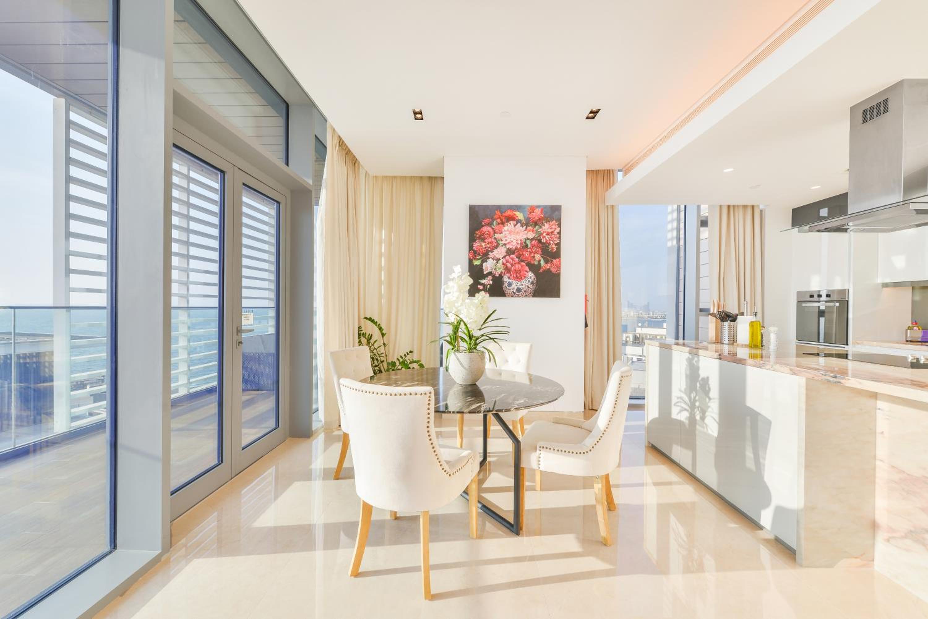 Posh 2 BR Oceanfront Apt in the Heart of Bluewaters Island