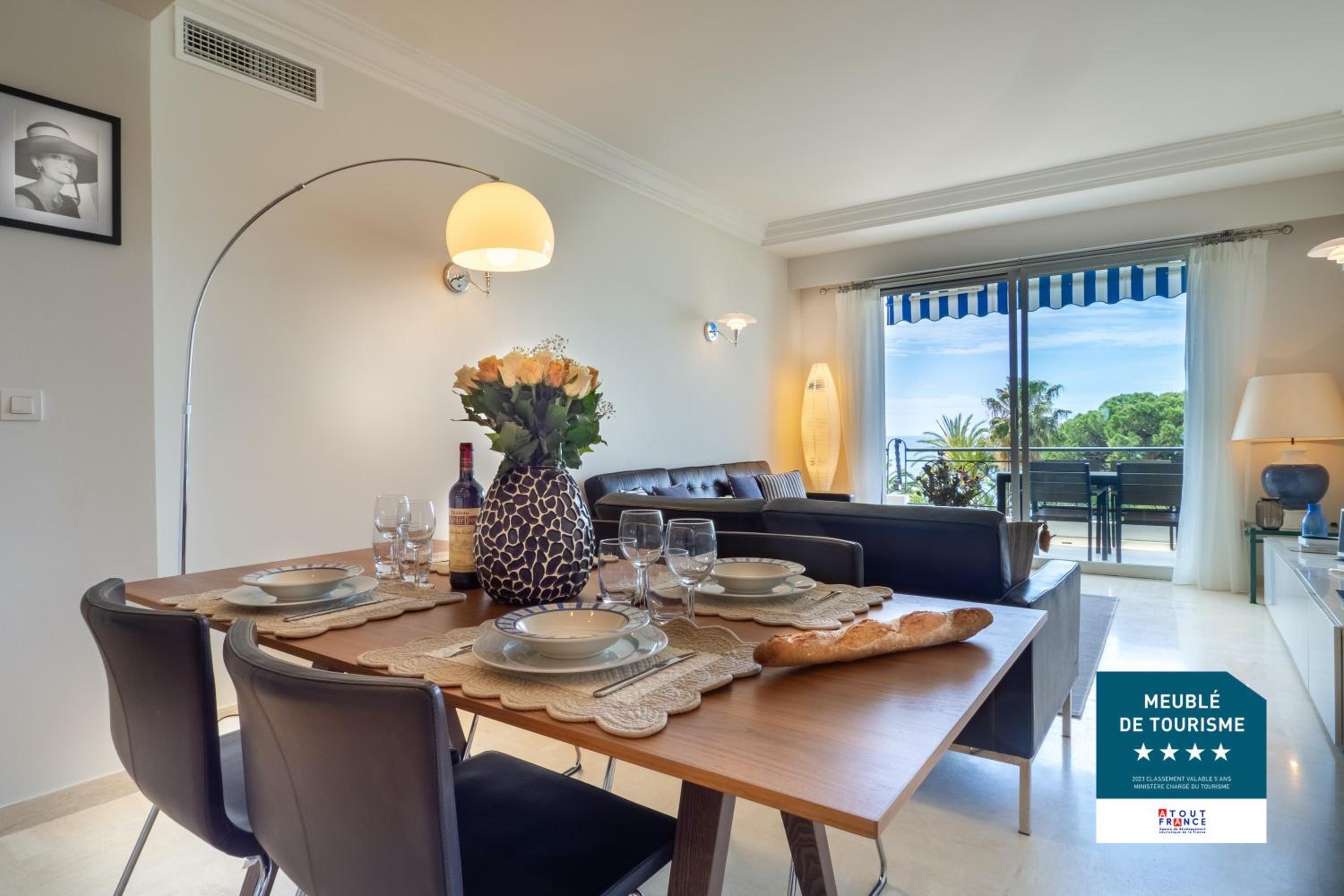 NEW Cannes Croisette Superbe 3P front de mer photo 2