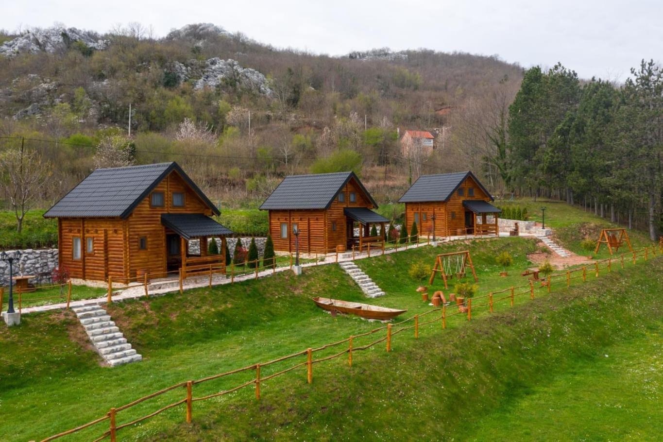 FOREST&LAKE COTTAGES photo 3