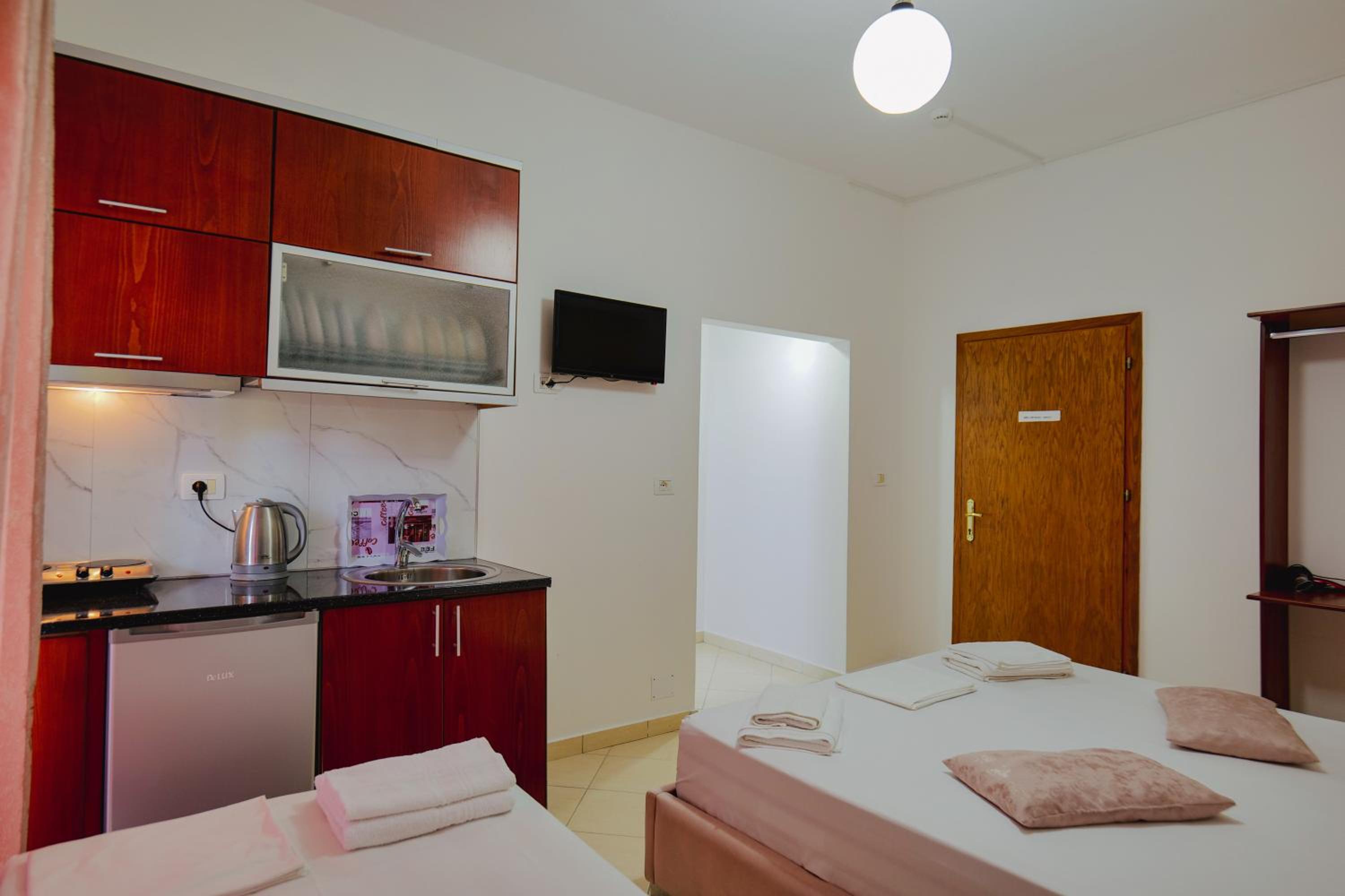 Eleni Guest House