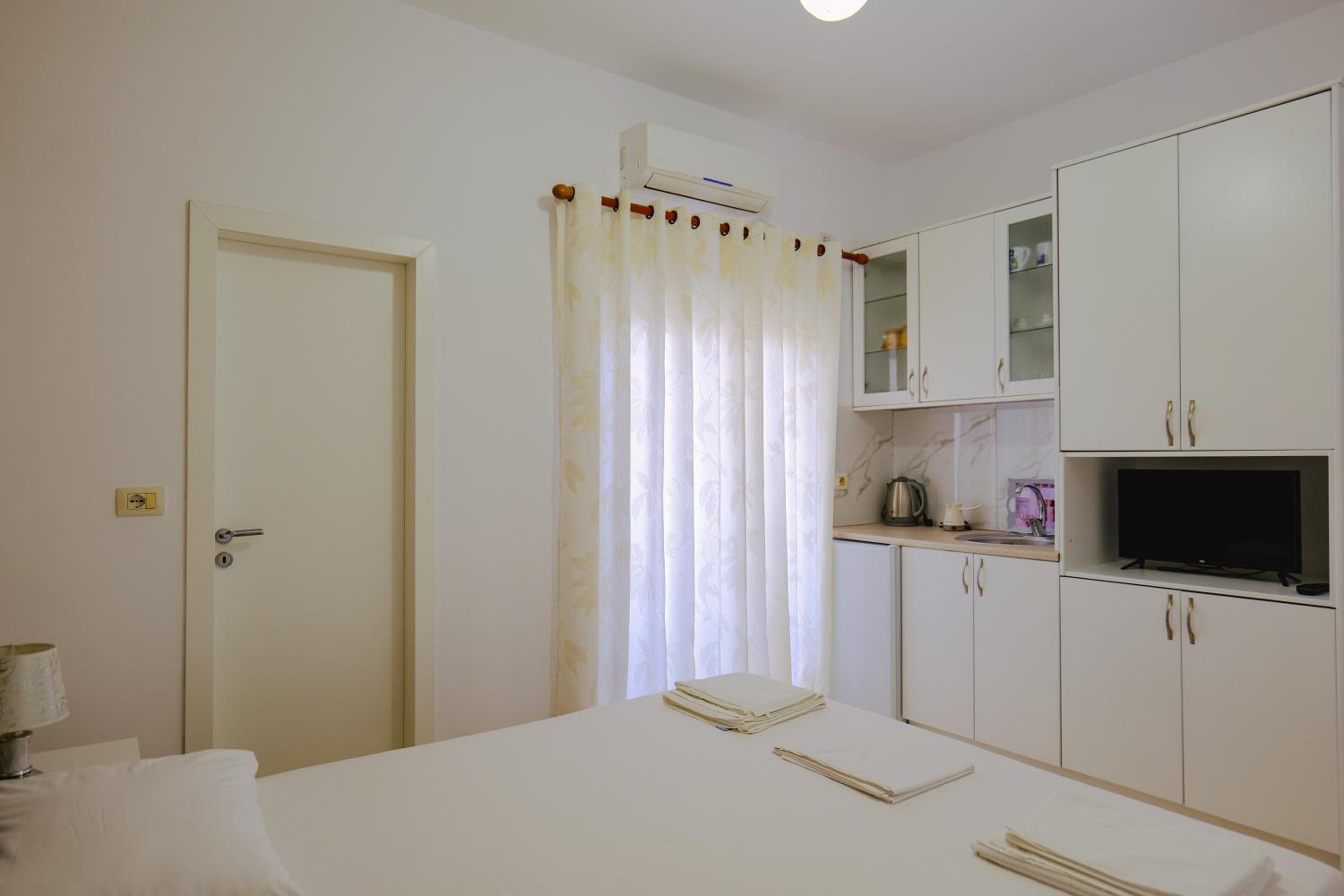 Eleni Guest House