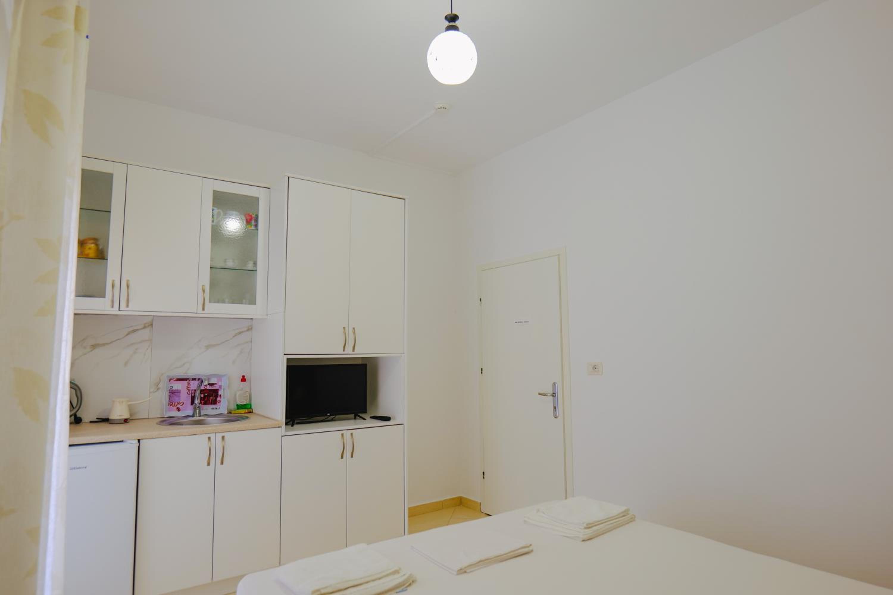 Eleni Guest House