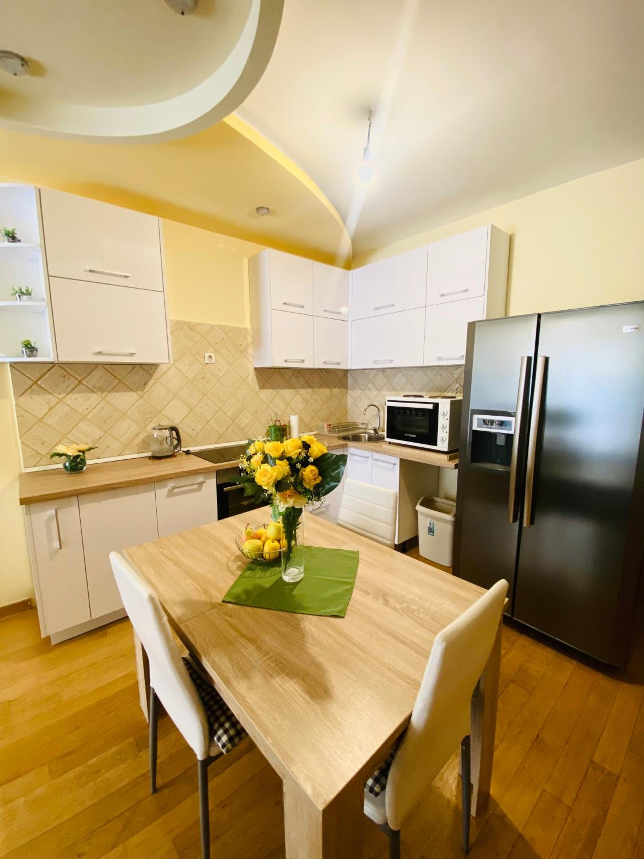 Hotel 'M&M' two bedroom apartment in center of Budva - Image 1