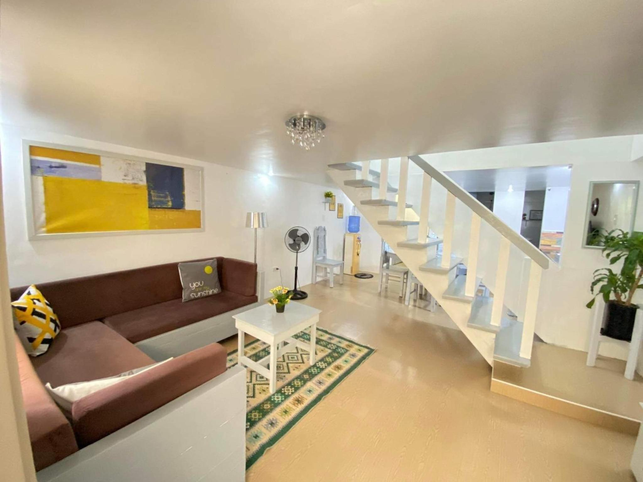 Charming Modern 2-Bedroom Apartment, Olongapo City Center