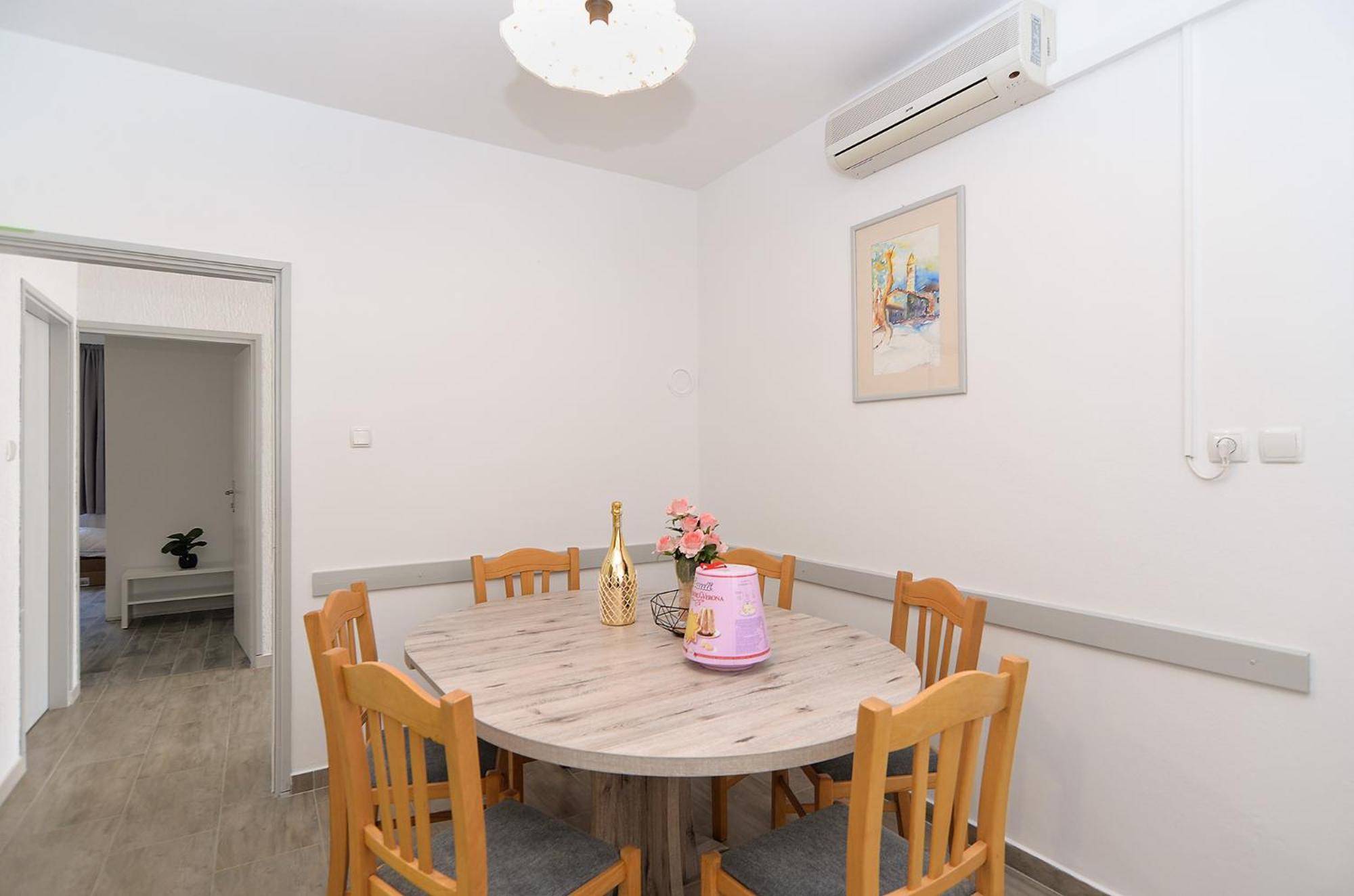 Apartment Dragomir 1052
