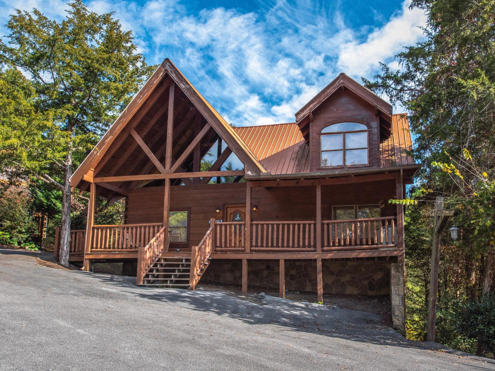 Hotel Moonlight Theater Lodge, 3 Bedrooms, Hot Tub, Pool, Sleeps 14