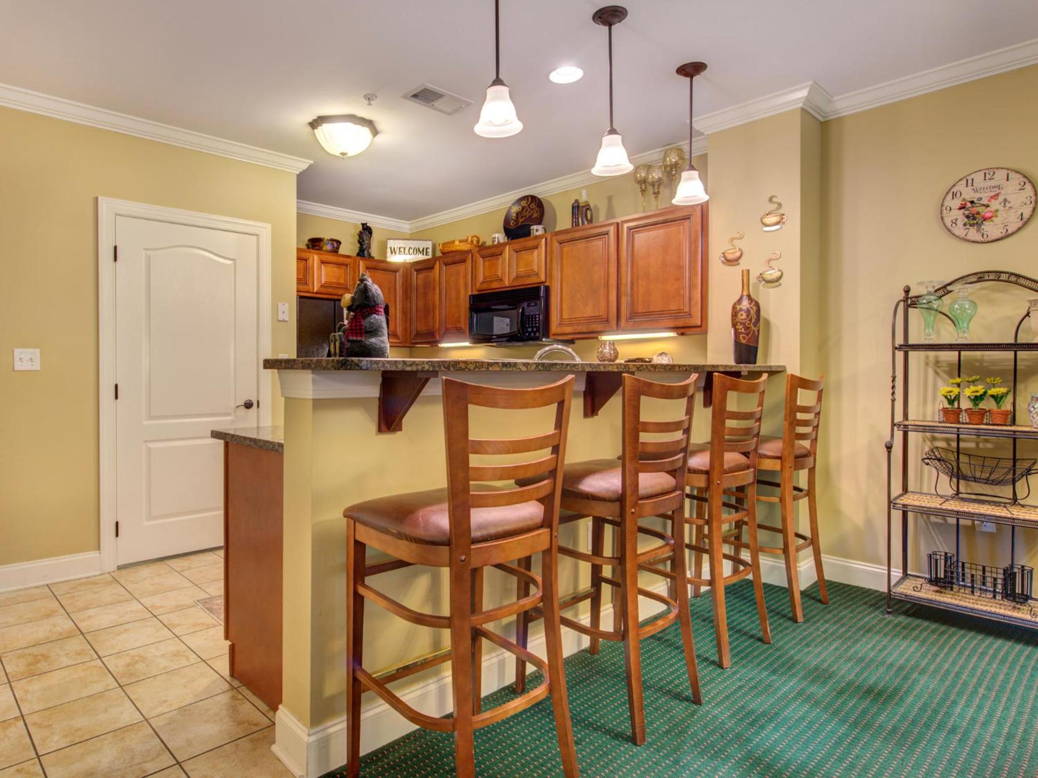 City Bear, 2BR, Pool, Spa, Downtown Gatlinburg, Sleeps 6