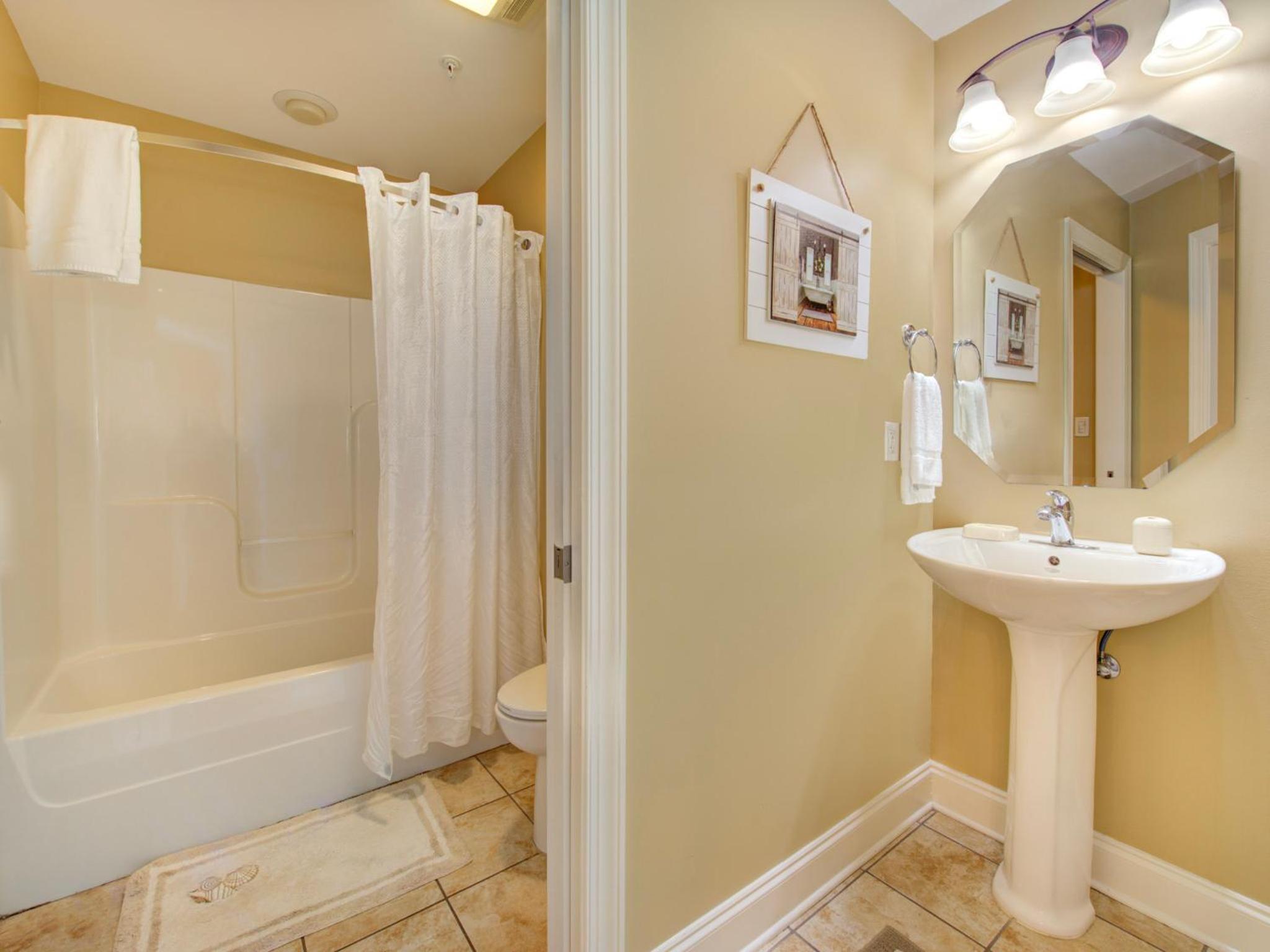 City Bear, 2BR, Pool, Spa, Downtown Gatlinburg, Sleeps 6