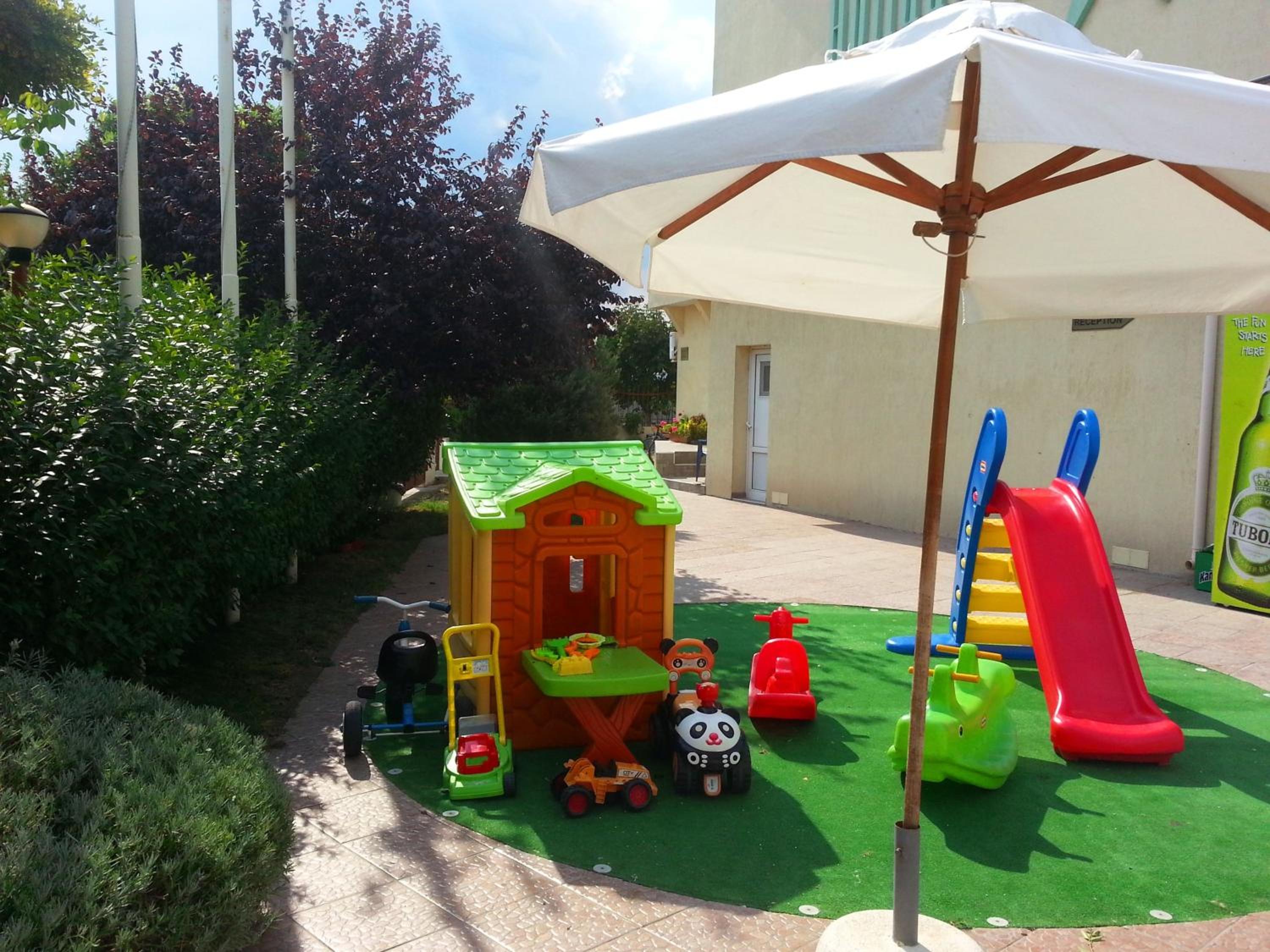 Julia Family - Menada Apartments
