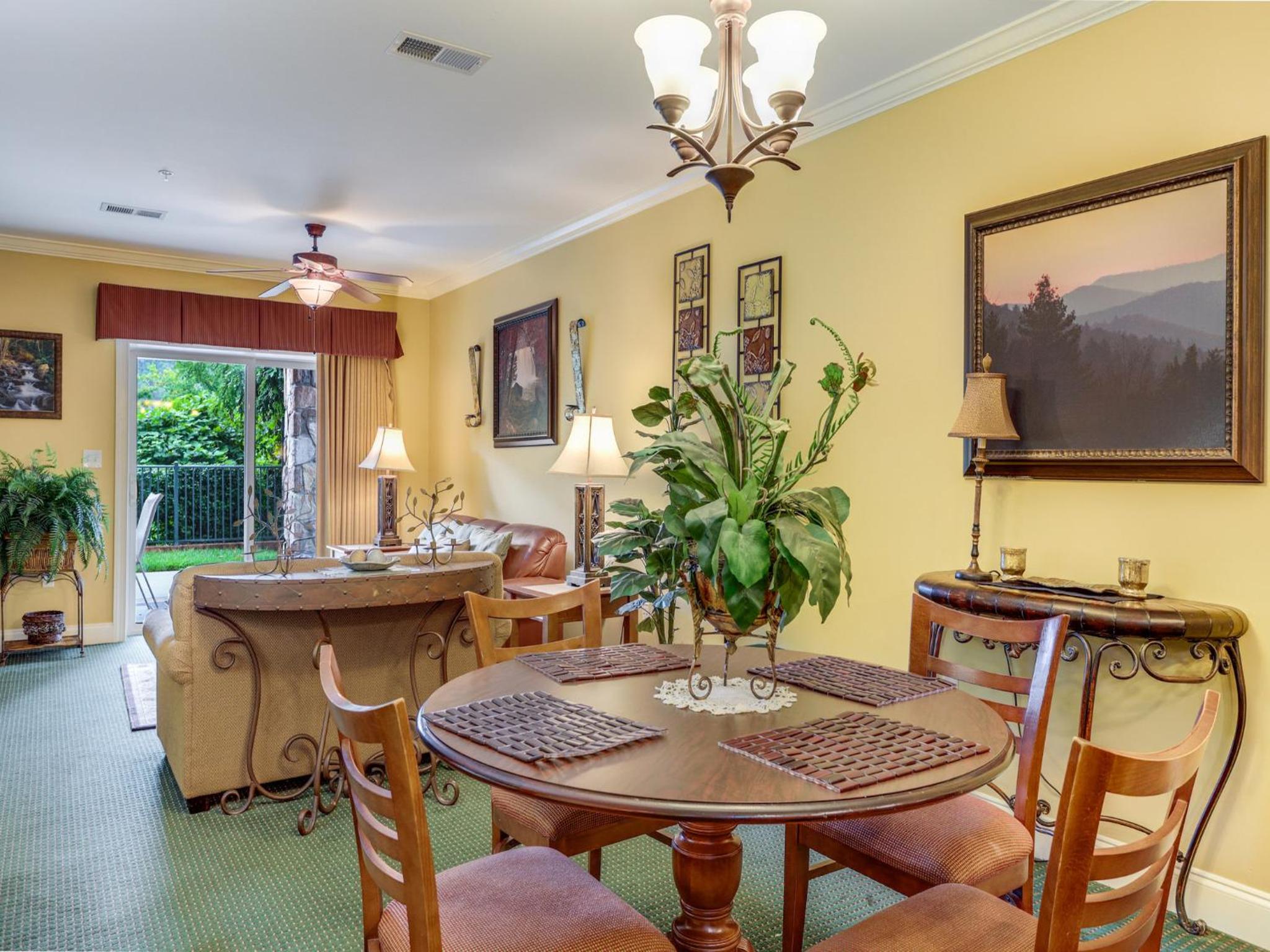 Downtown Delight, 2 Bedrooms, Pool, Hot Tub, Sleeps 6