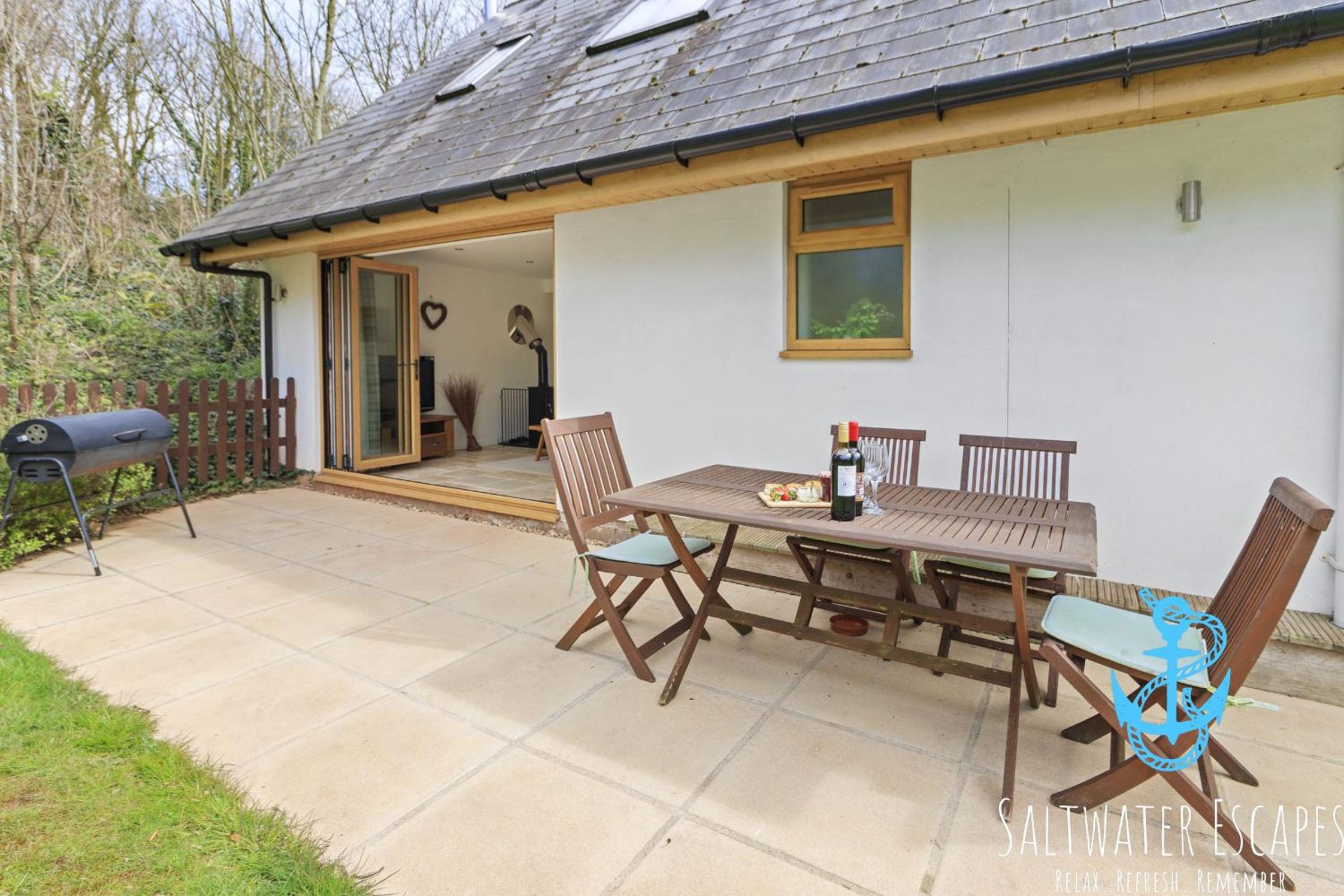 Boundary Cottage - Spacious Homely Cottage With Log Burner and Garden