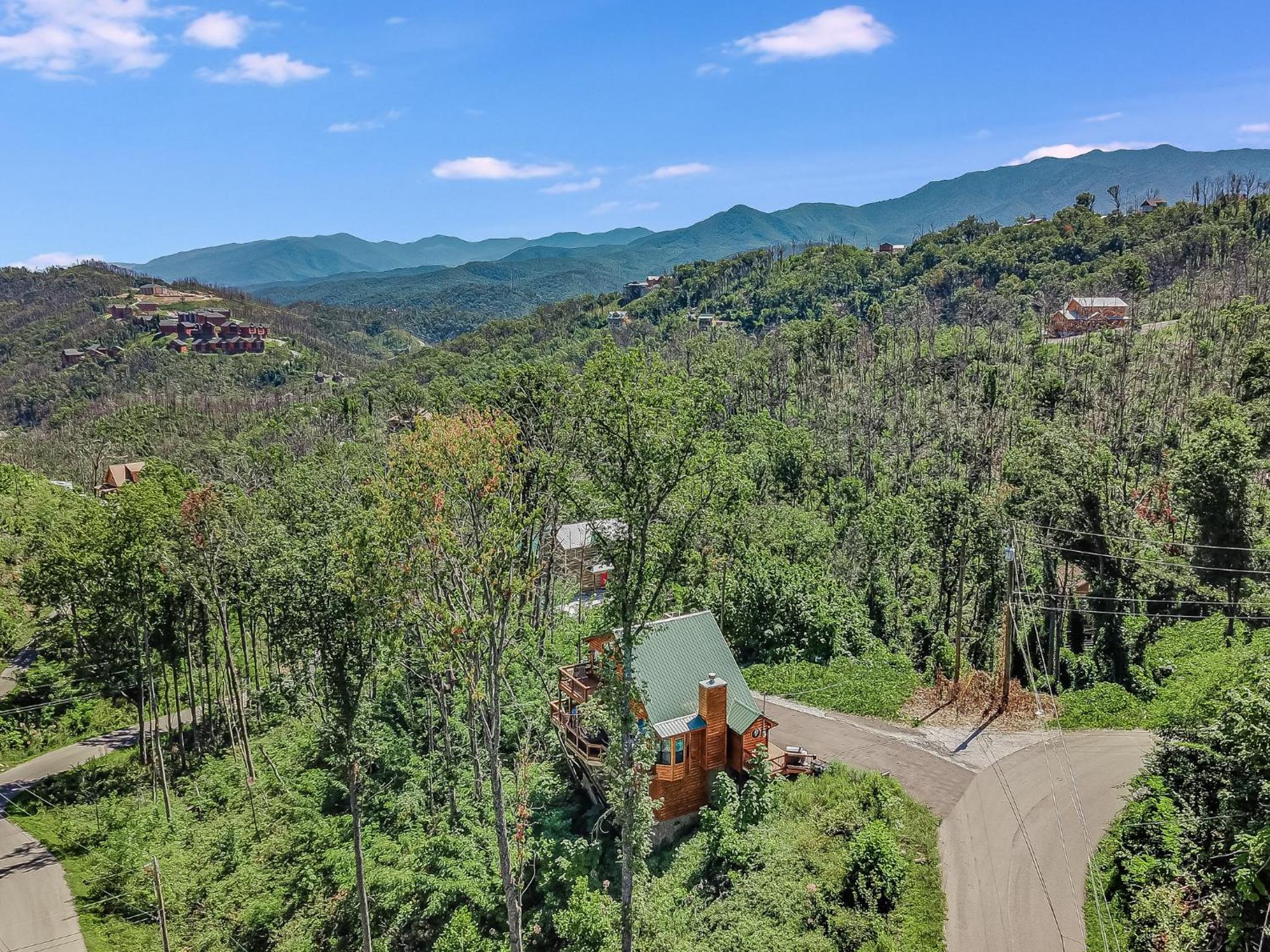 Misty Hollow, 3 Bedrooms, Hot Tub, Pool Table, Fireplace, Pool, Sleeps 10 view 5