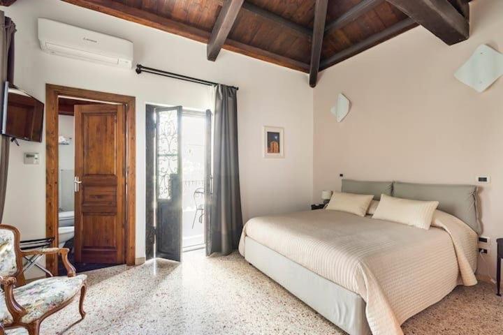 Palazzo Candida B&B