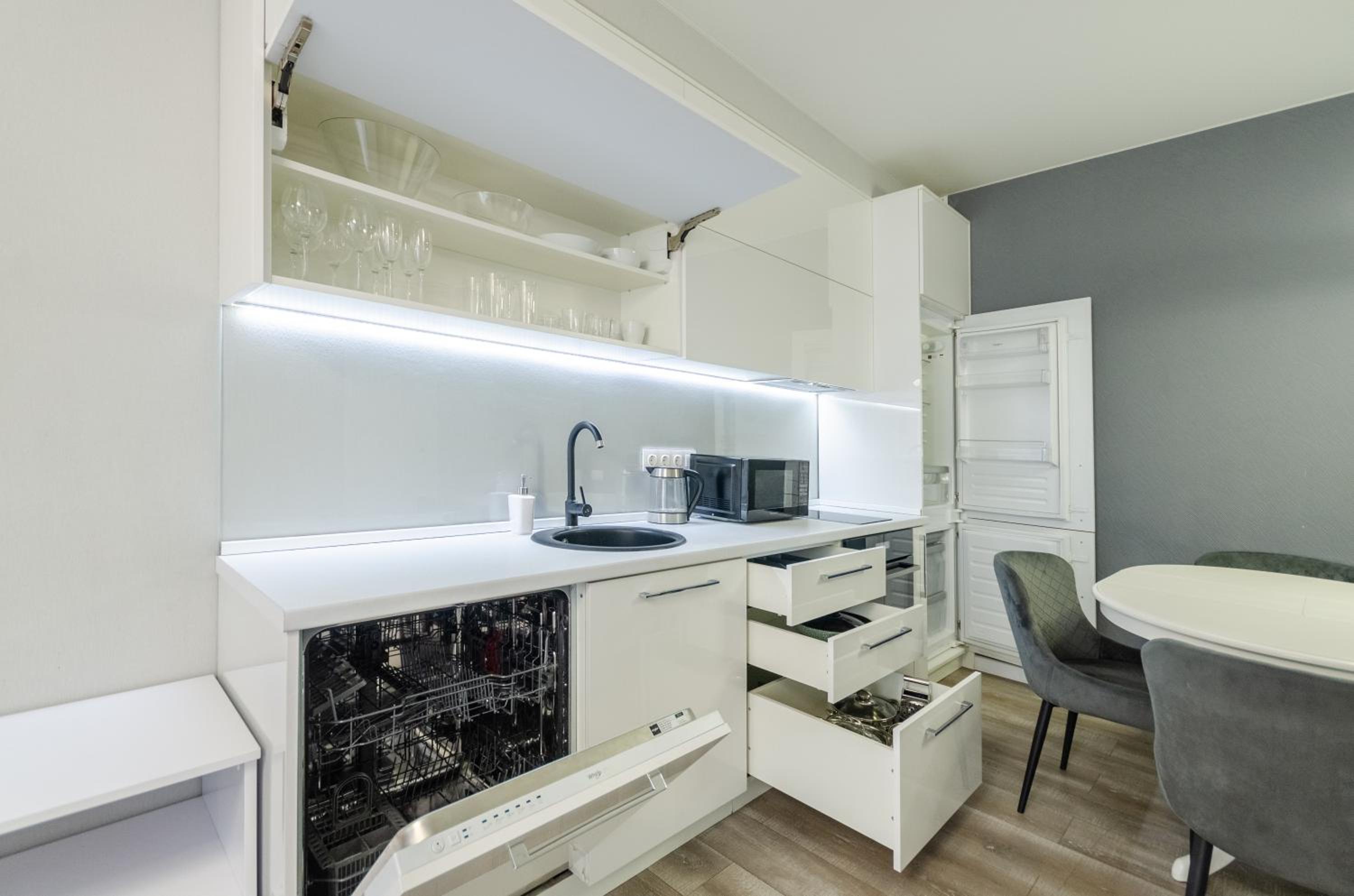 4467 Apartment with Big Dressing Room, Center 24/7 view 3