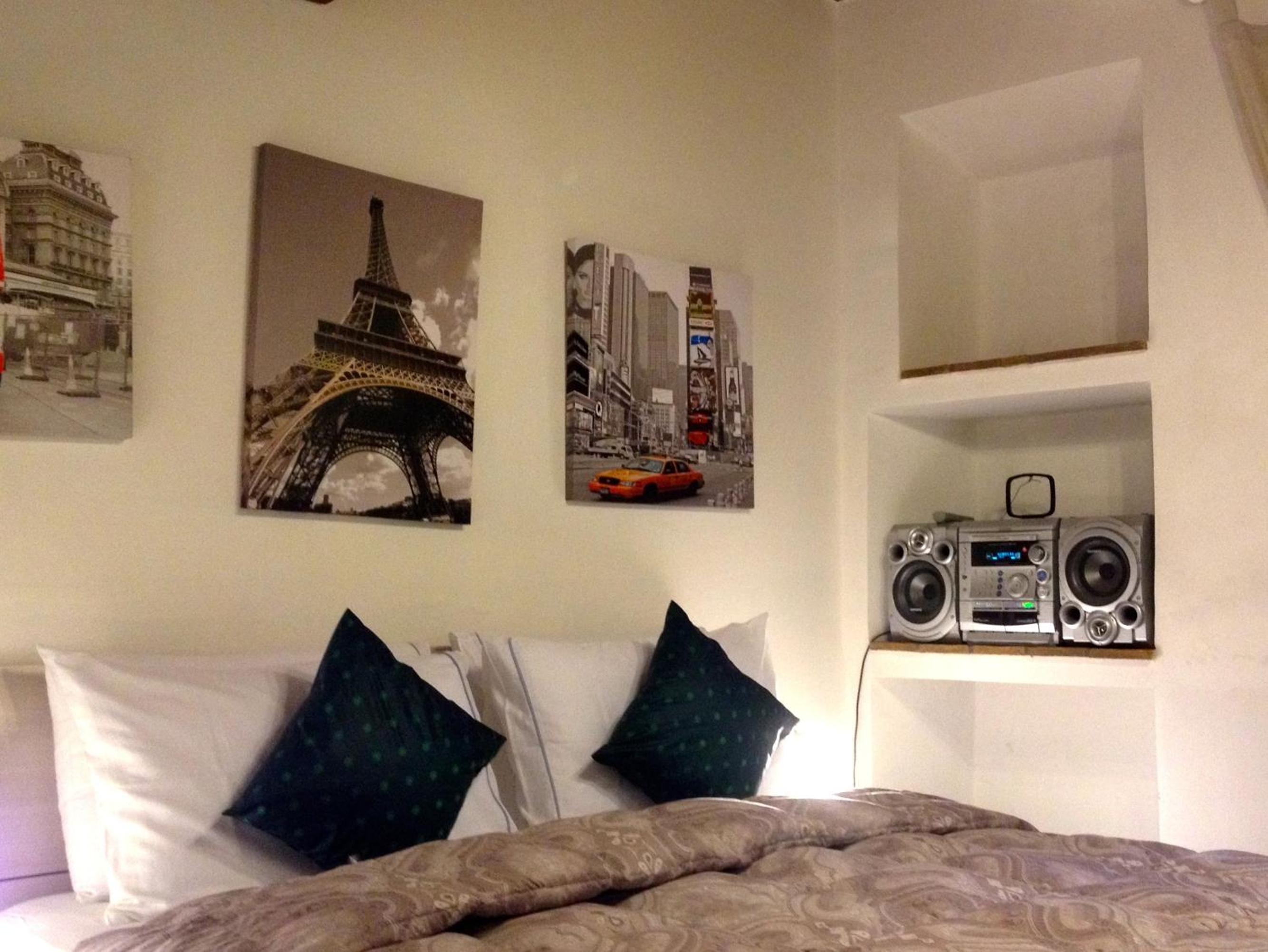 Photo 10