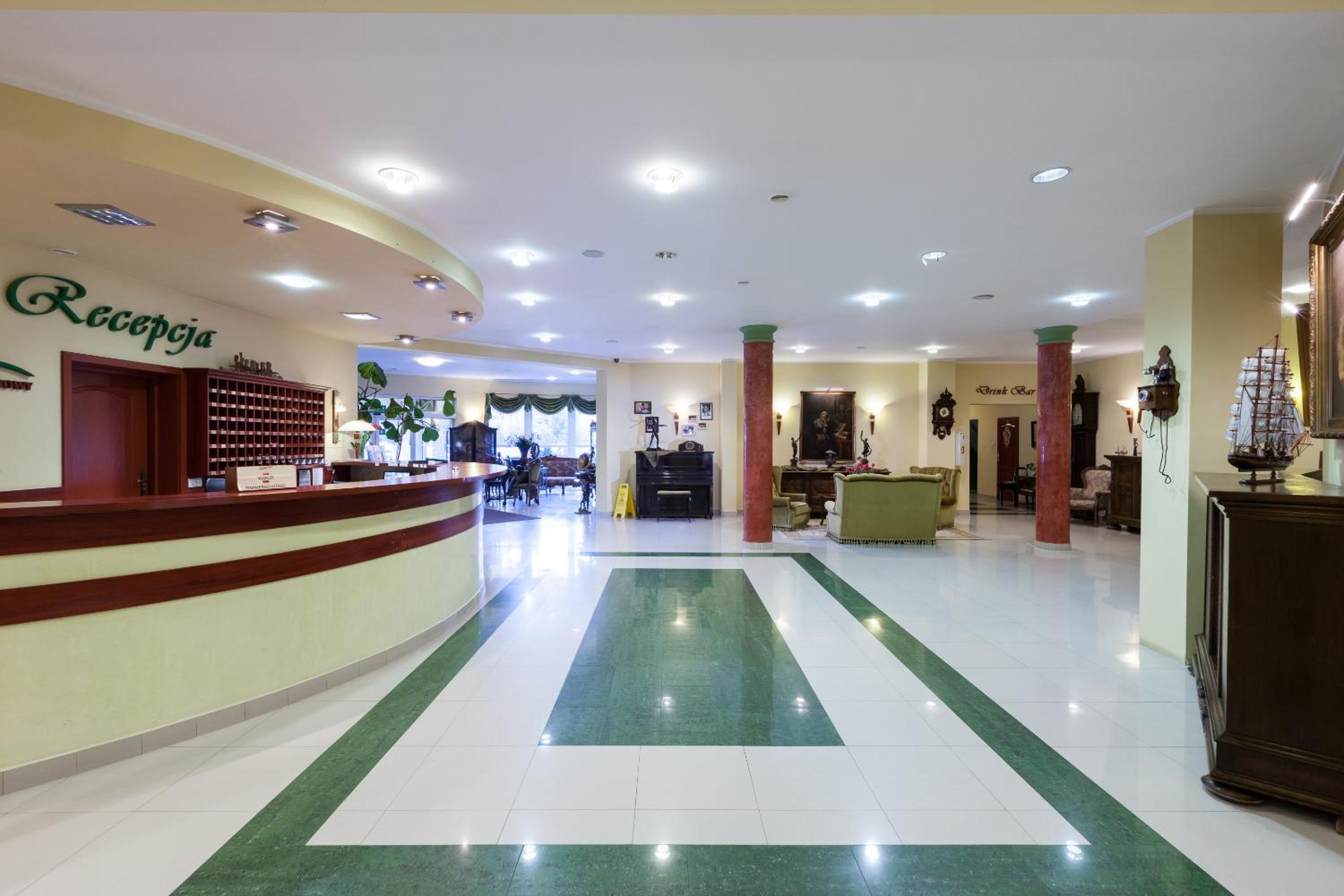 Lobby & Reception