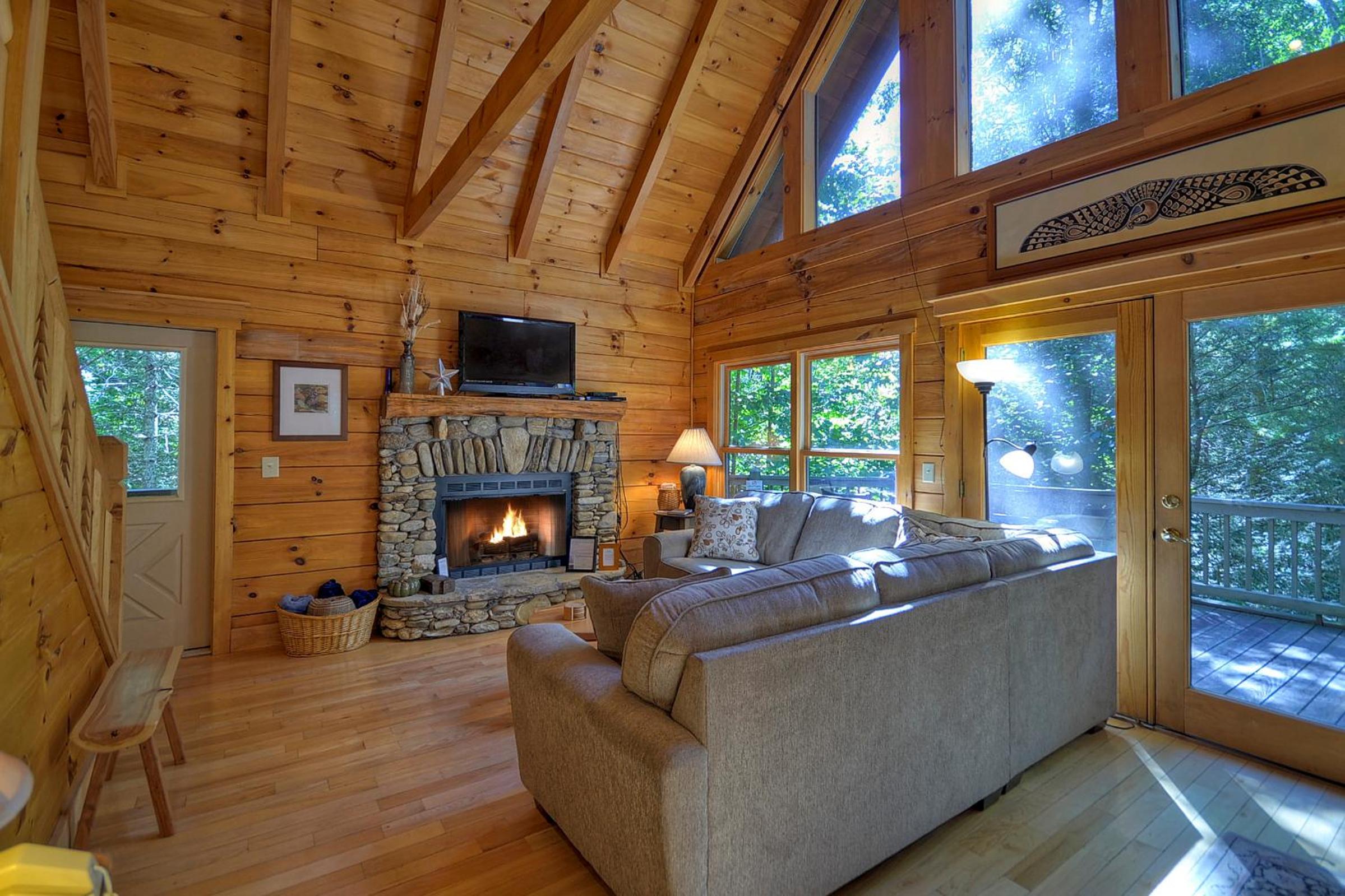 Thunder Falls - Cabin Perched Over 10ft Waterfalls