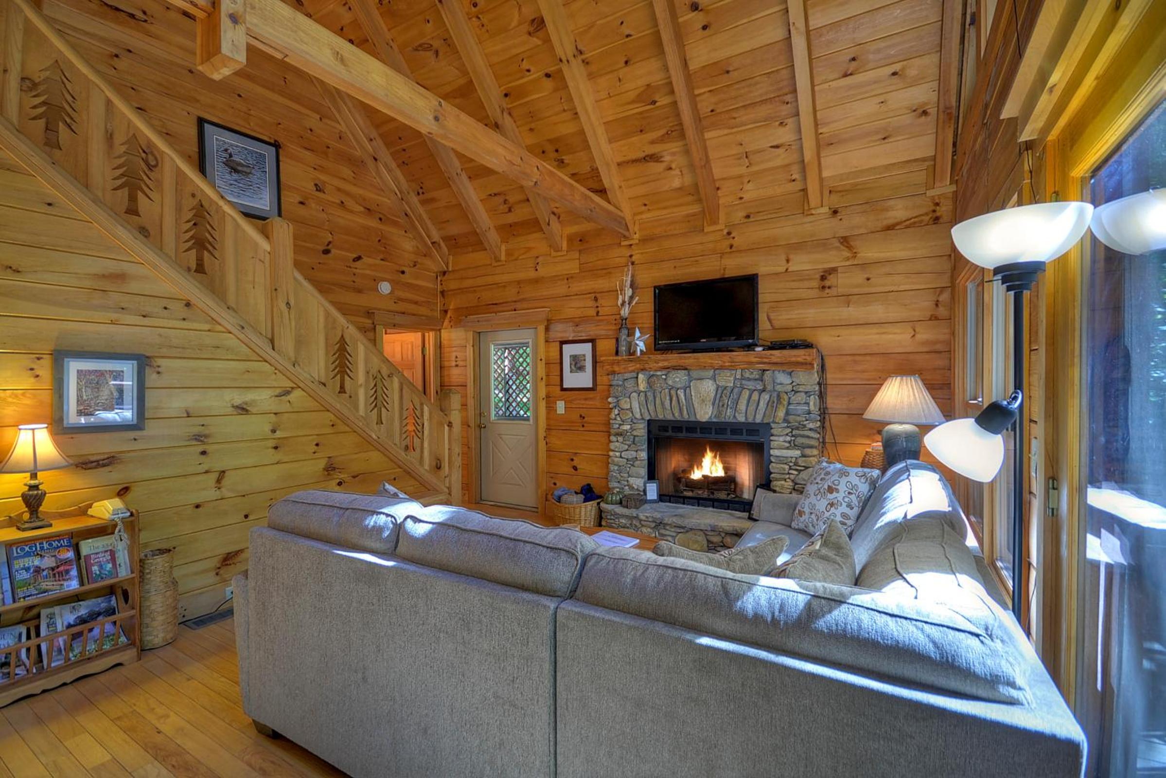 Thunder Falls - Cabin Perched Over 10ft Waterfalls