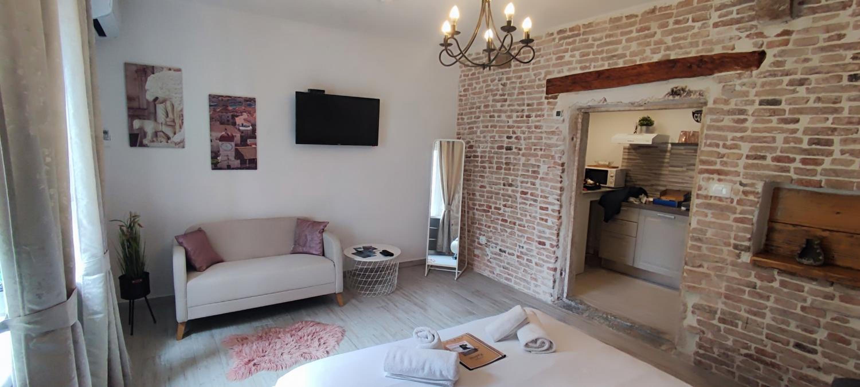 Studios Kadena Trogir - 18th century stone house