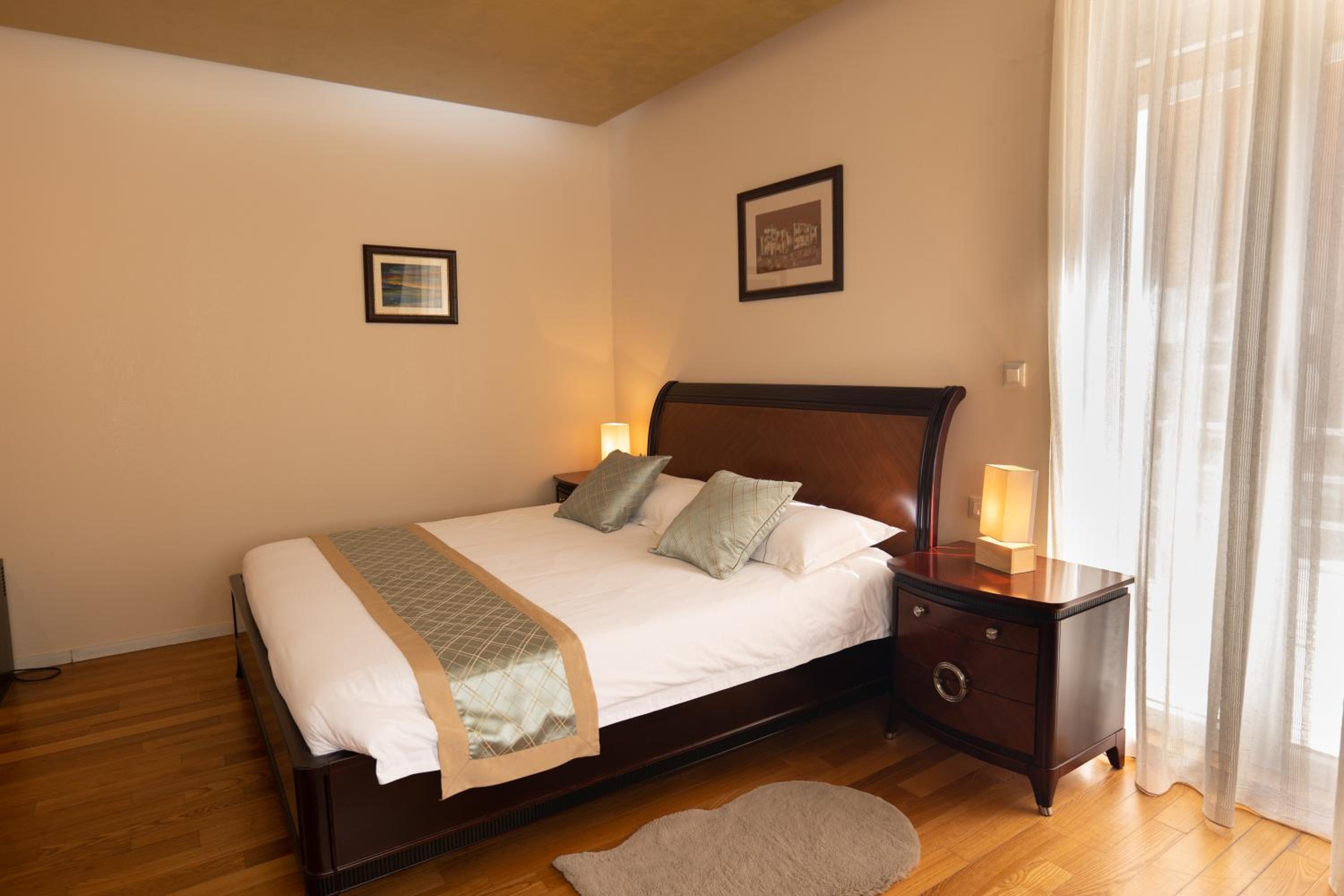 Scallop Regent Rooms
