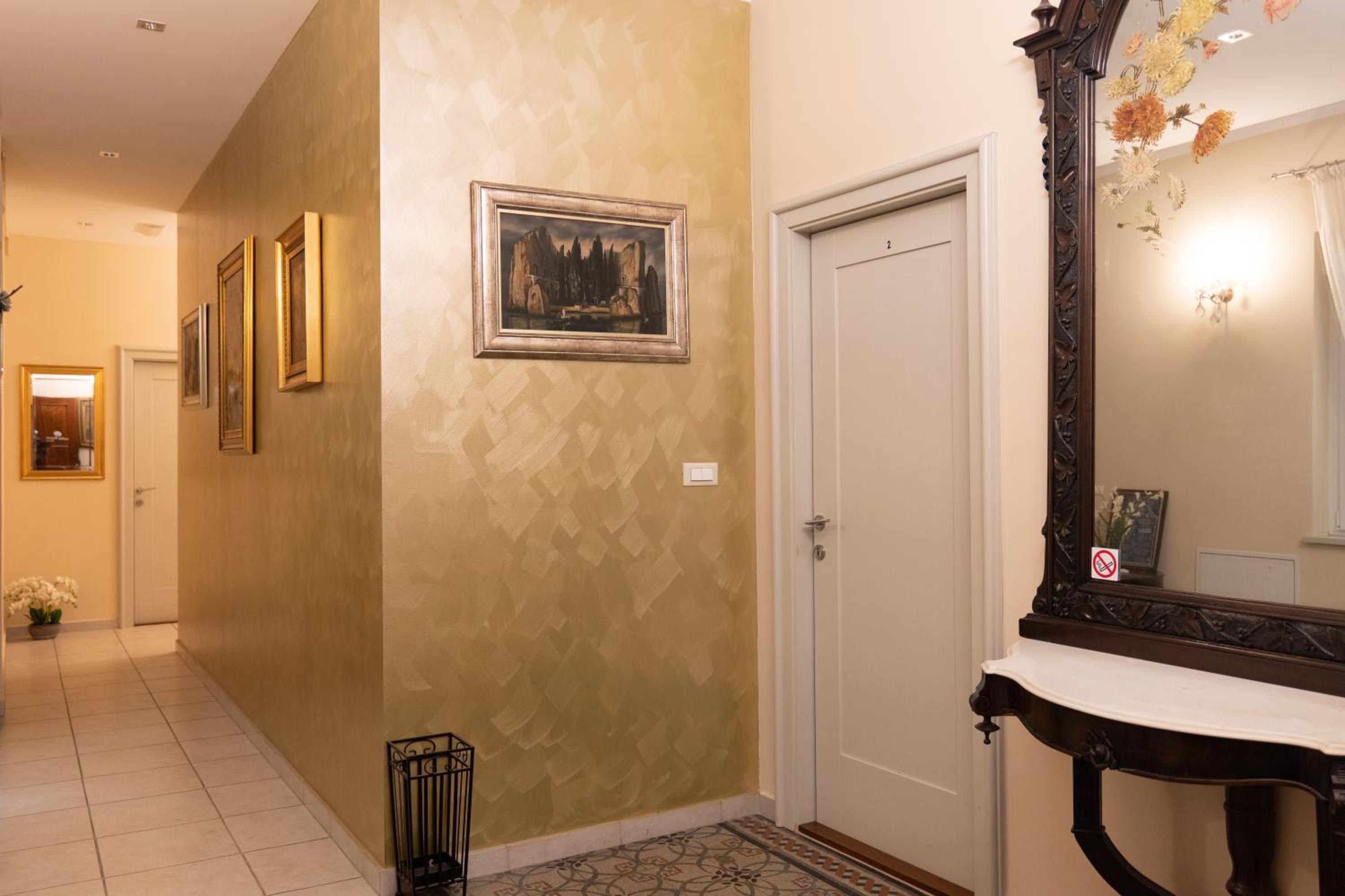 Scallop Regent Rooms