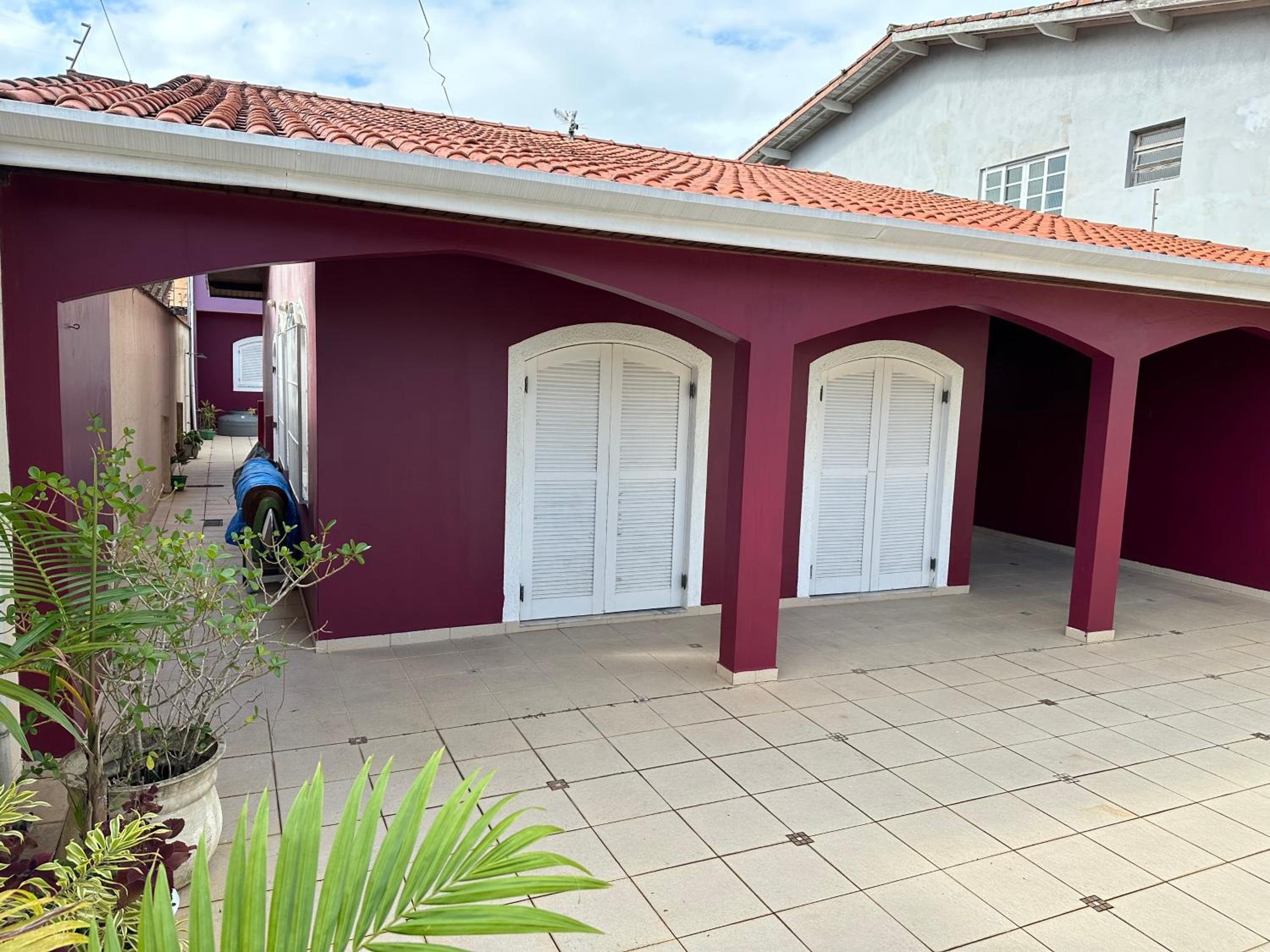 CASA NO CENTRO DE BERTIOGA