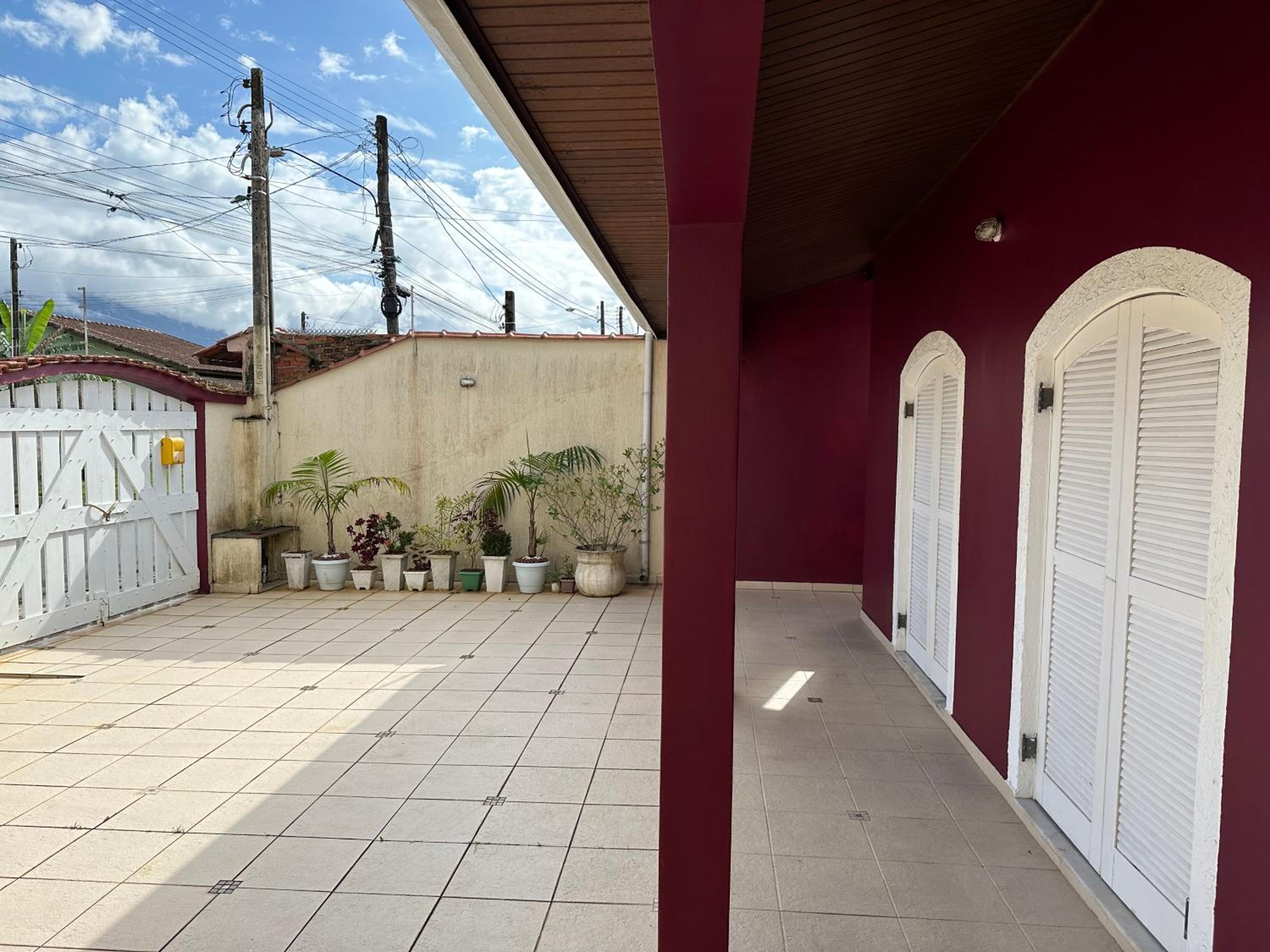CASA NO CENTRO DE BERTIOGA