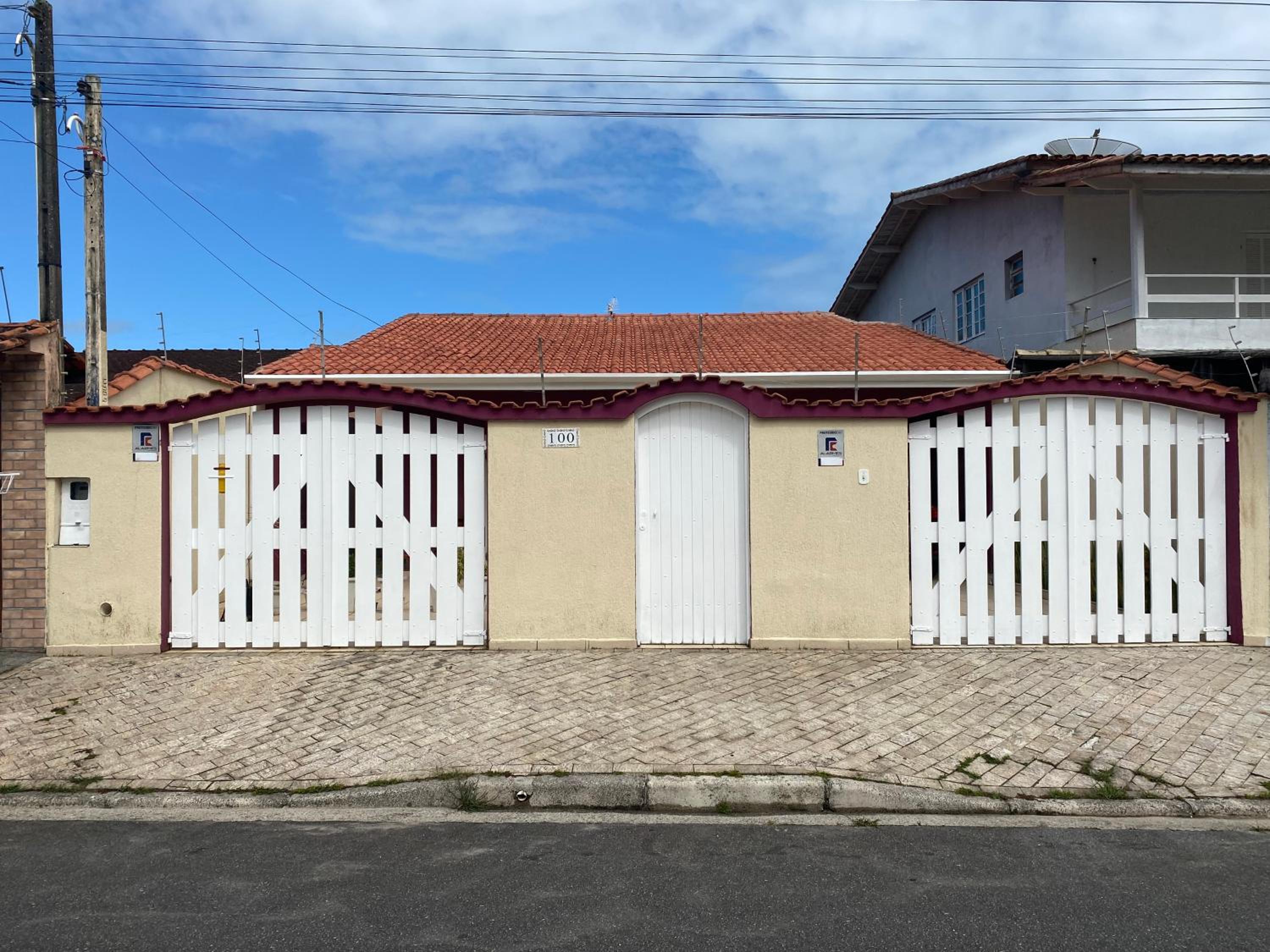 CASA NO CENTRO DE BERTIOGA
