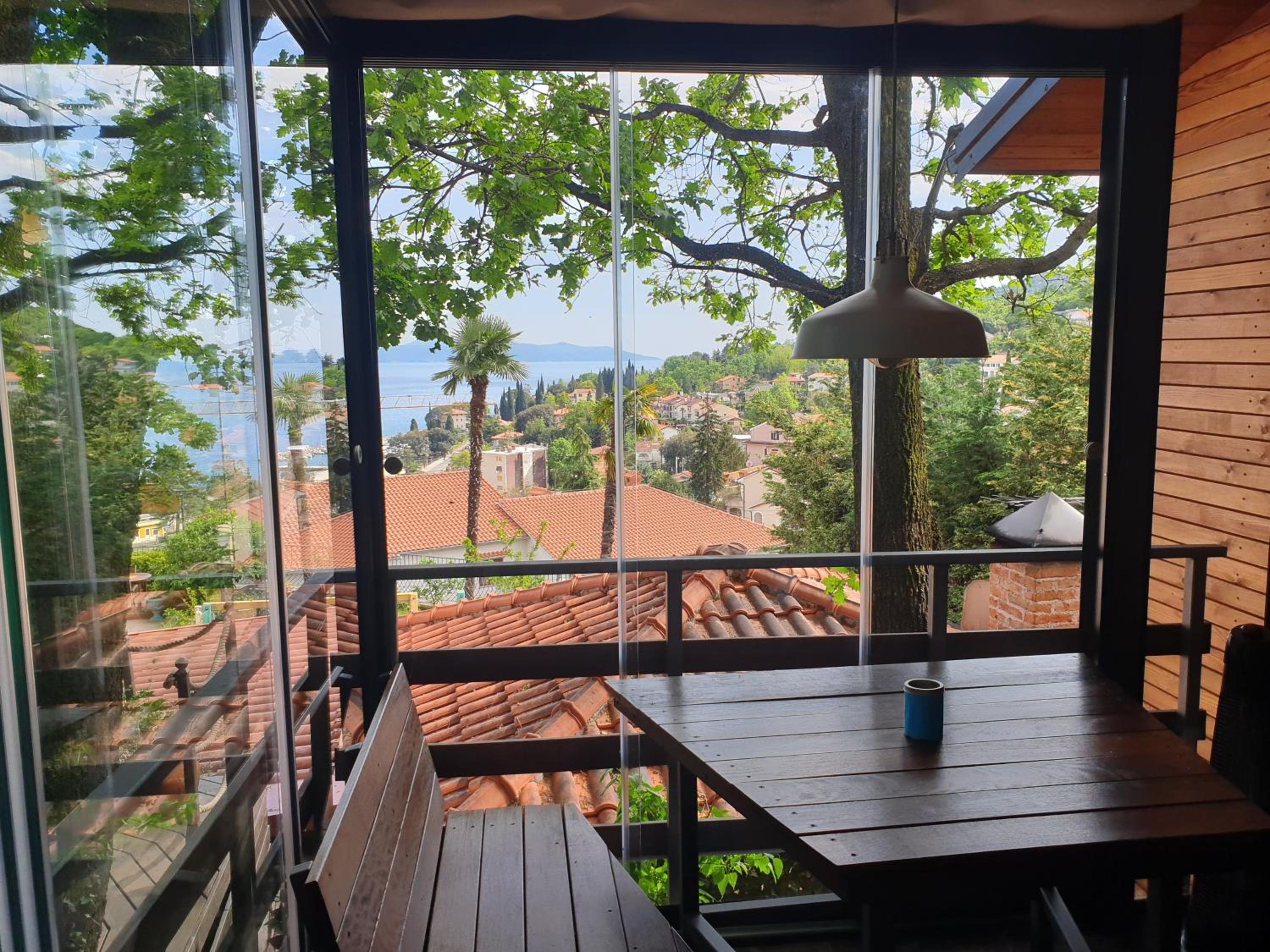 Lu Glamp view 2
