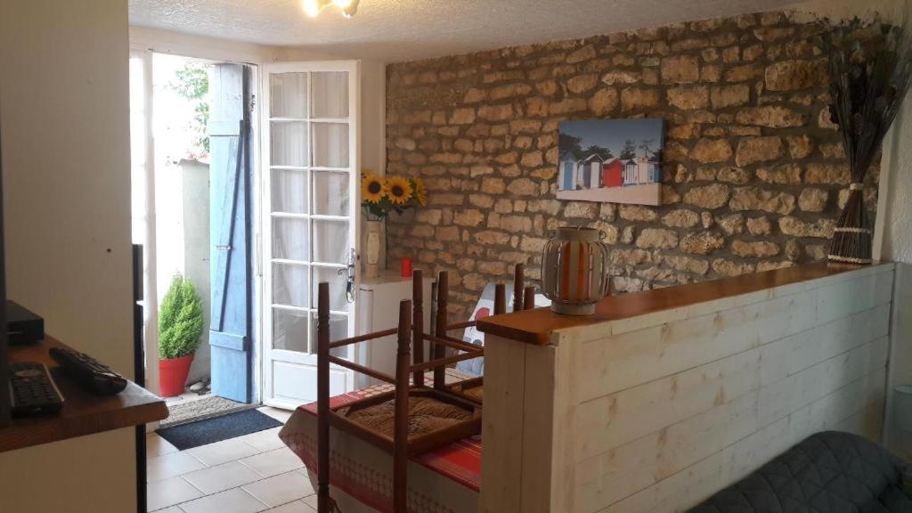 Ma Chaumiere Studio view 2