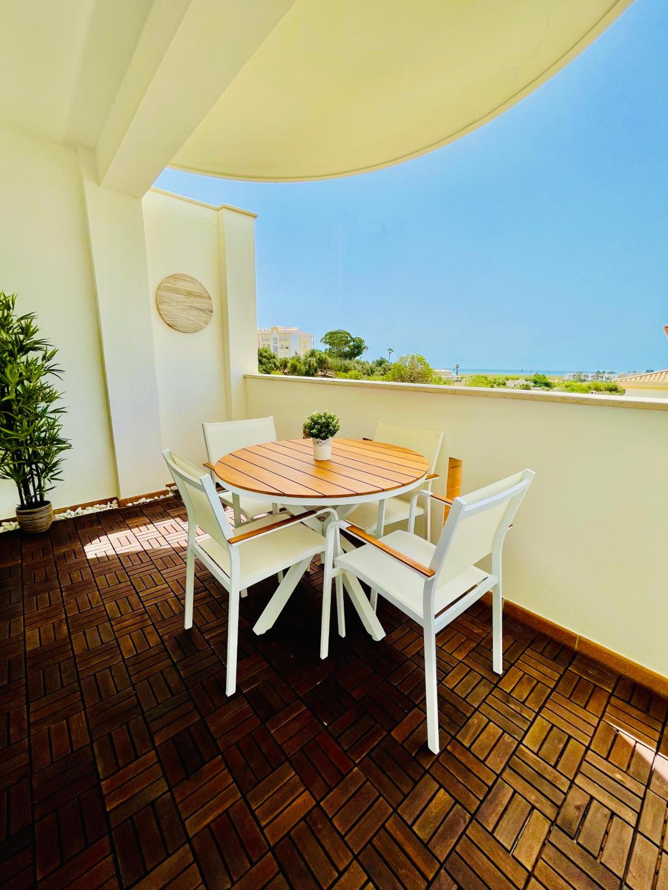 H&H - RARE Chic & Cosy Apartment with wonderful sea views, near to Meia Praia beach and Lagos center