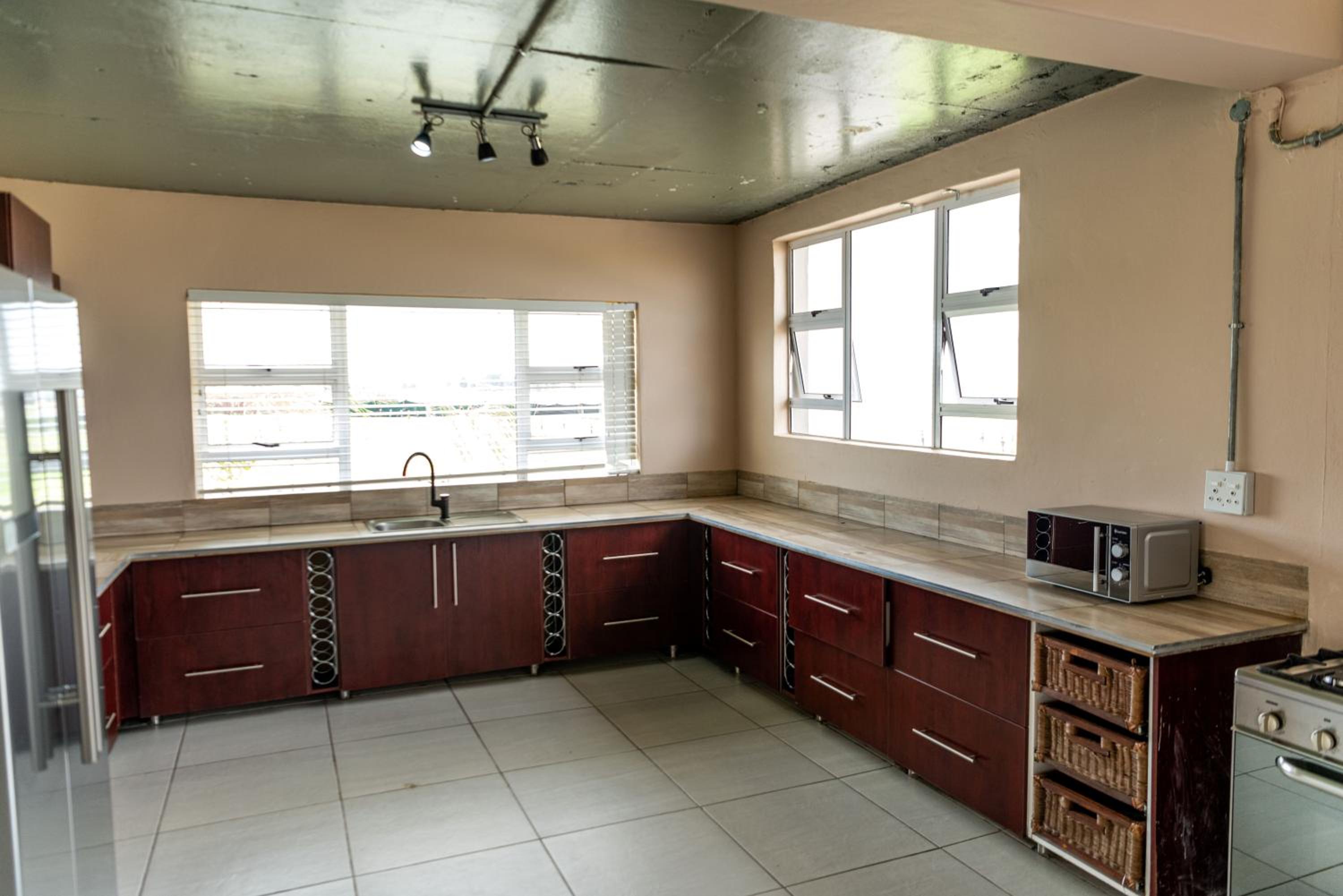 36 Emanzini Villa view 4