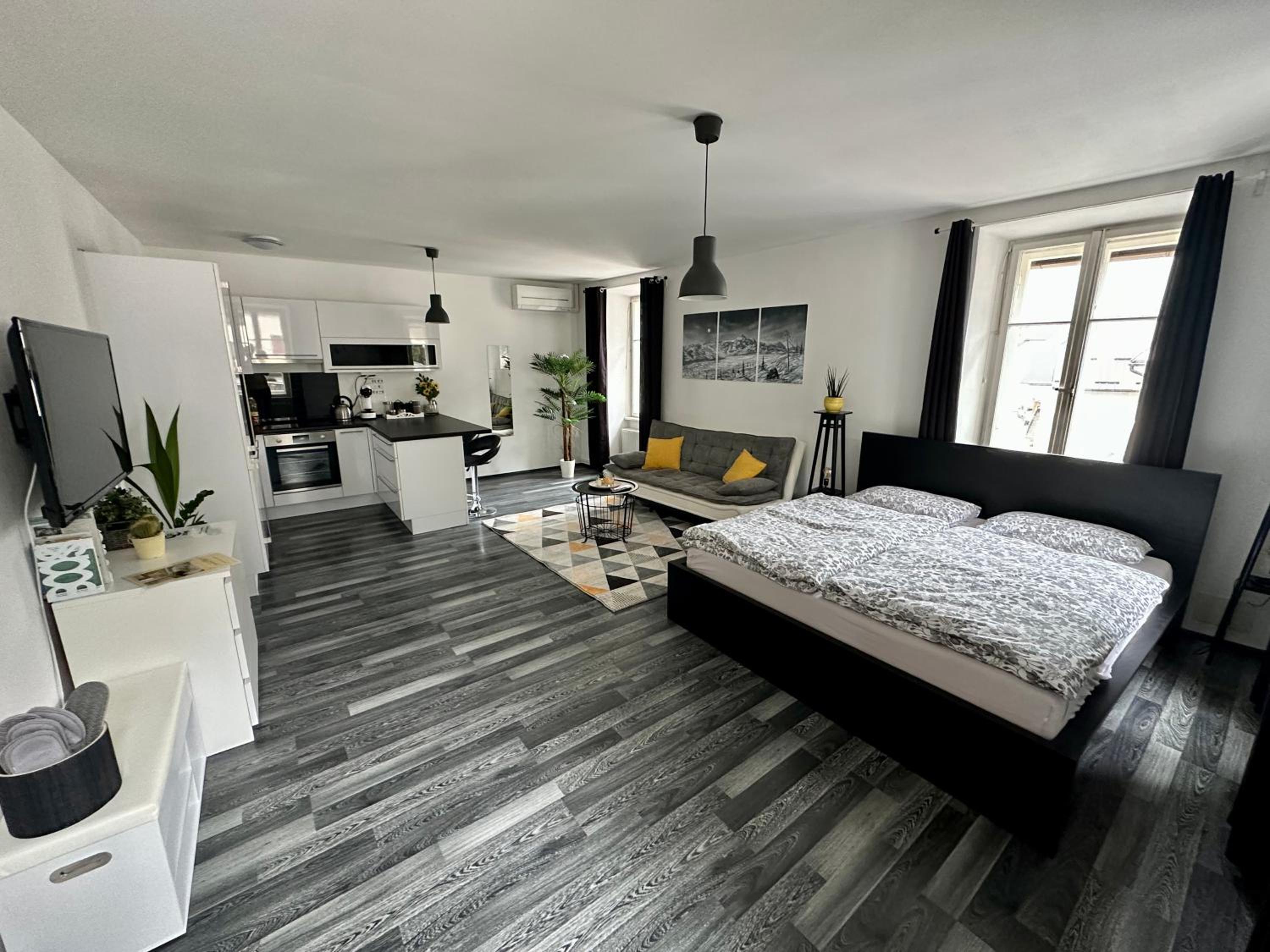 Hotel Apartment Tina - Image 1